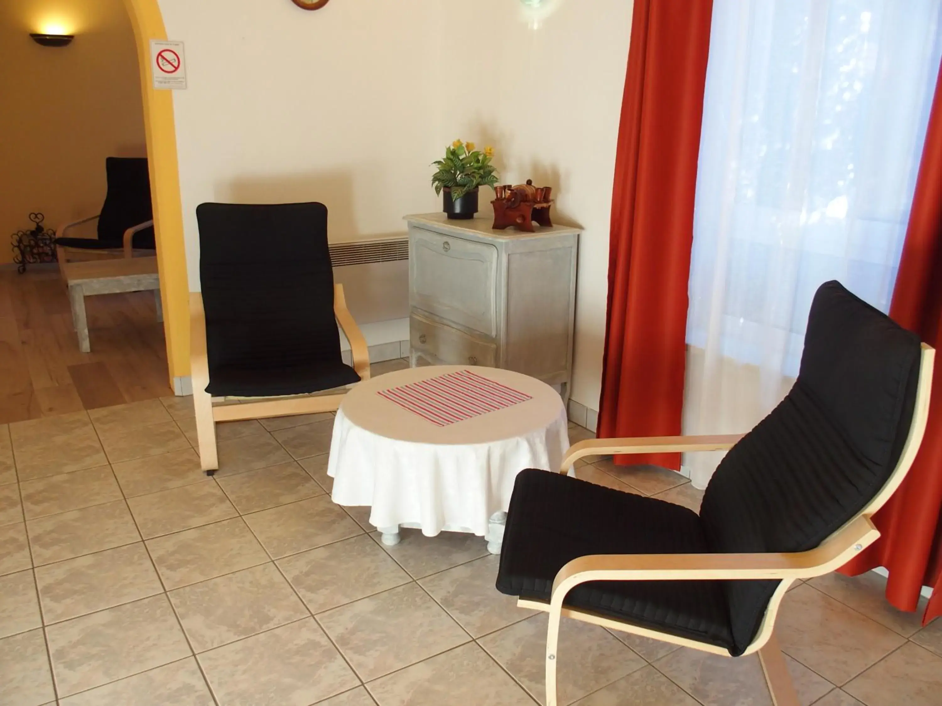 Living room in Logis Hôtel Restaurant Hostellerie de l'Étoile Living room in Logis Hôtel Restaurant Hostellerie de l'Étoile