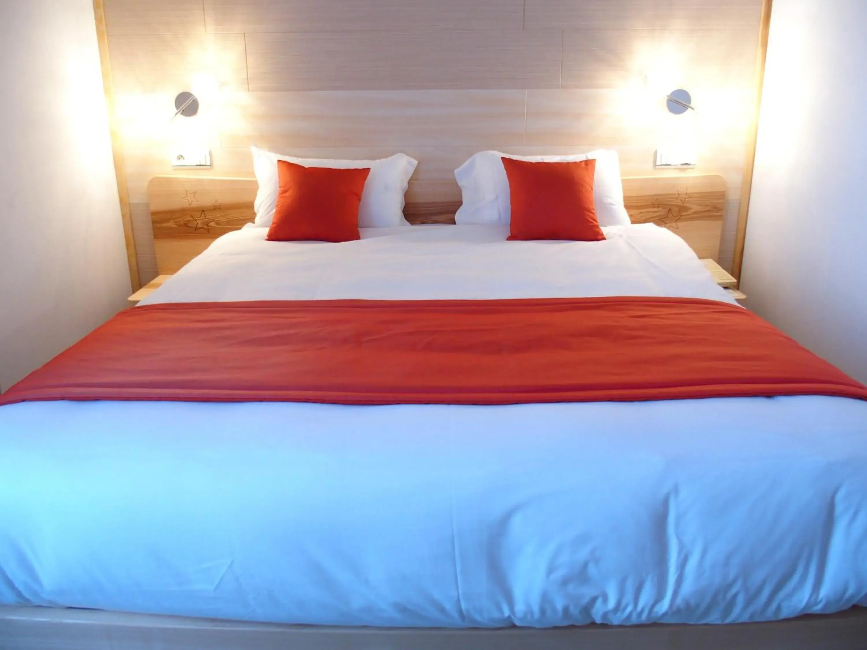 Bed in Logis Hôtel Restaurant Hostellerie de l'Étoile Bed in Logis Hôtel Restaurant Hostellerie de l'Étoile