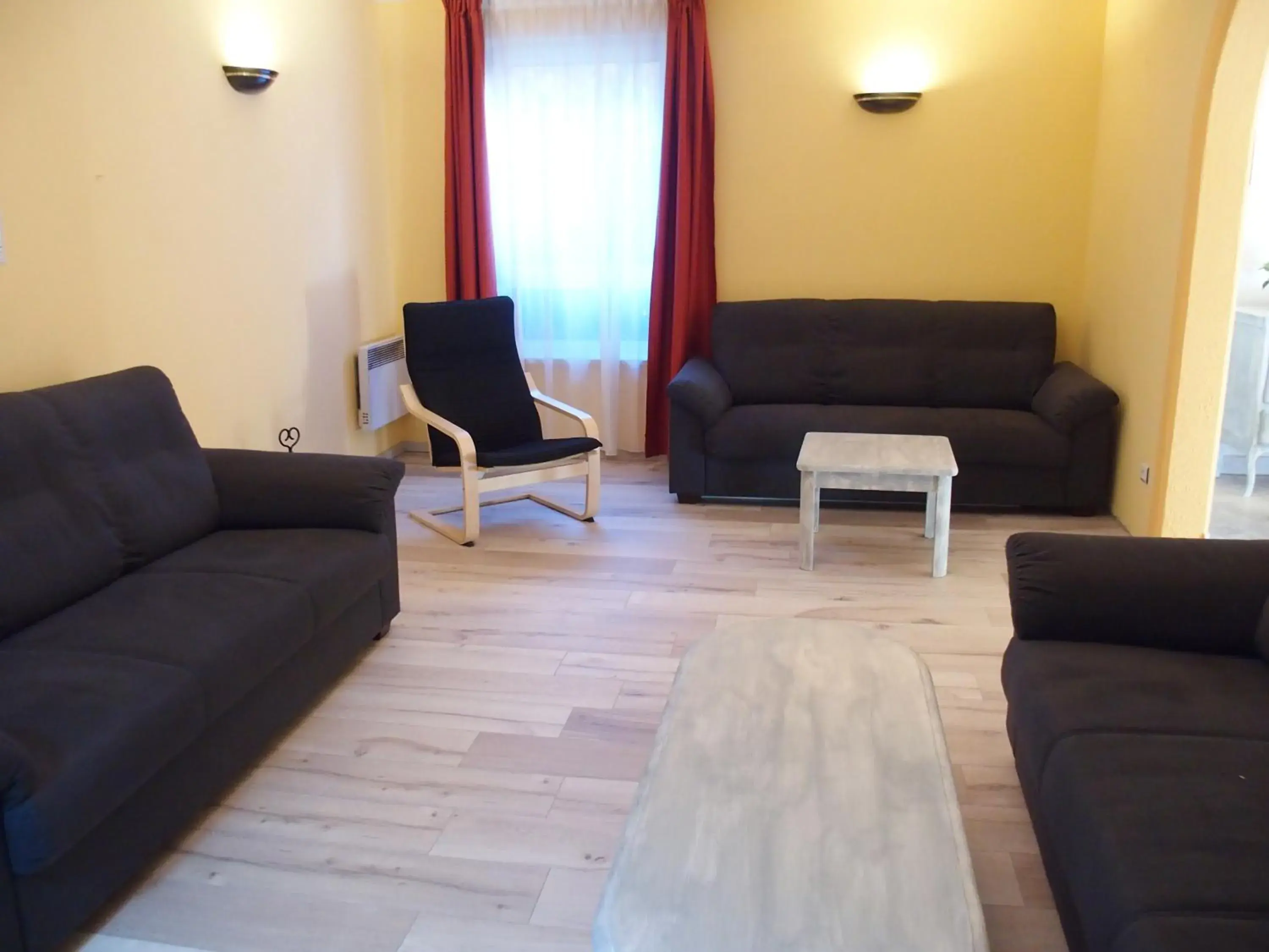 Living room in Logis Hôtel Restaurant Hostellerie de l'Étoile Living room in Logis Hôtel Restaurant Hostellerie de l'Étoile