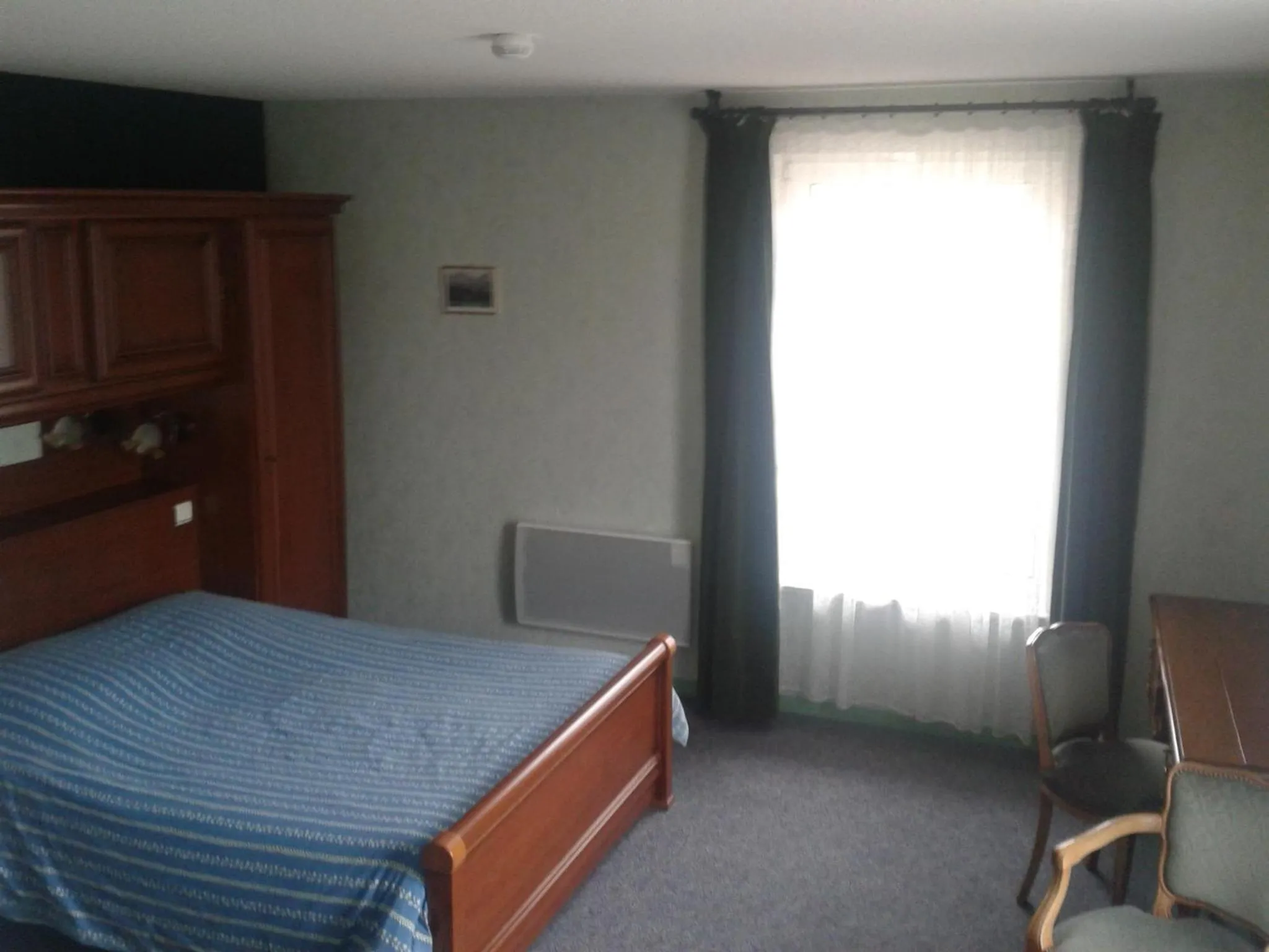 Photo of the whole room, Bed in Logis Hôtel Restaurant Hostellerie de l'Étoile