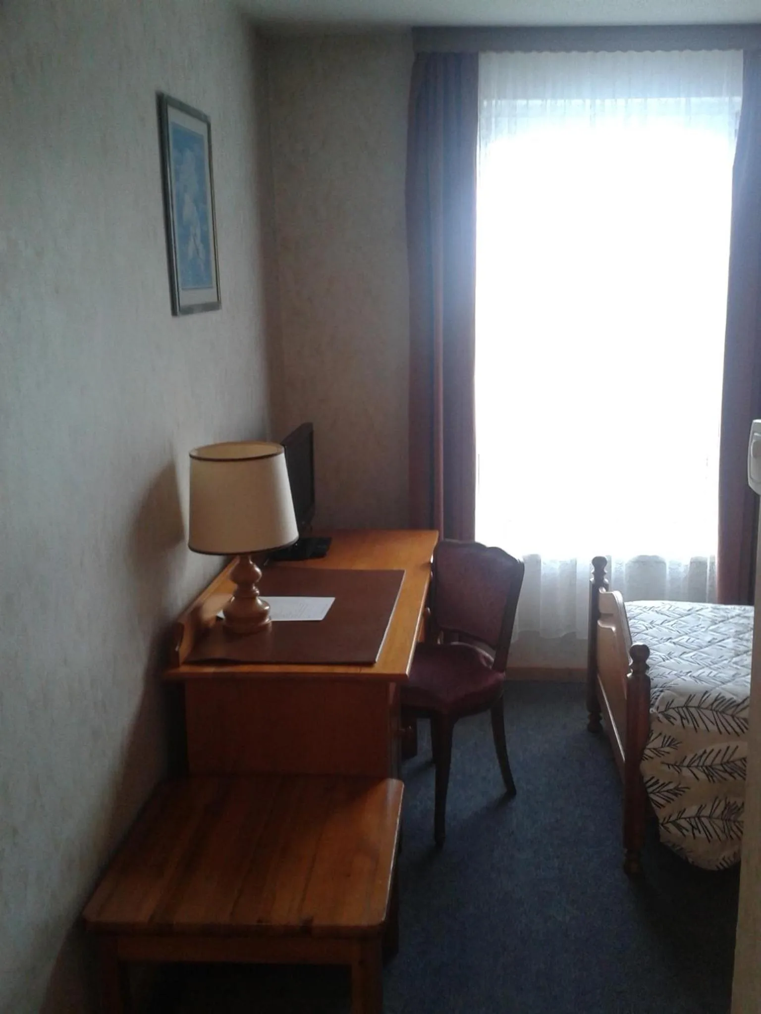 Seating area in Logis Hôtel Restaurant Hostellerie de l'Étoile