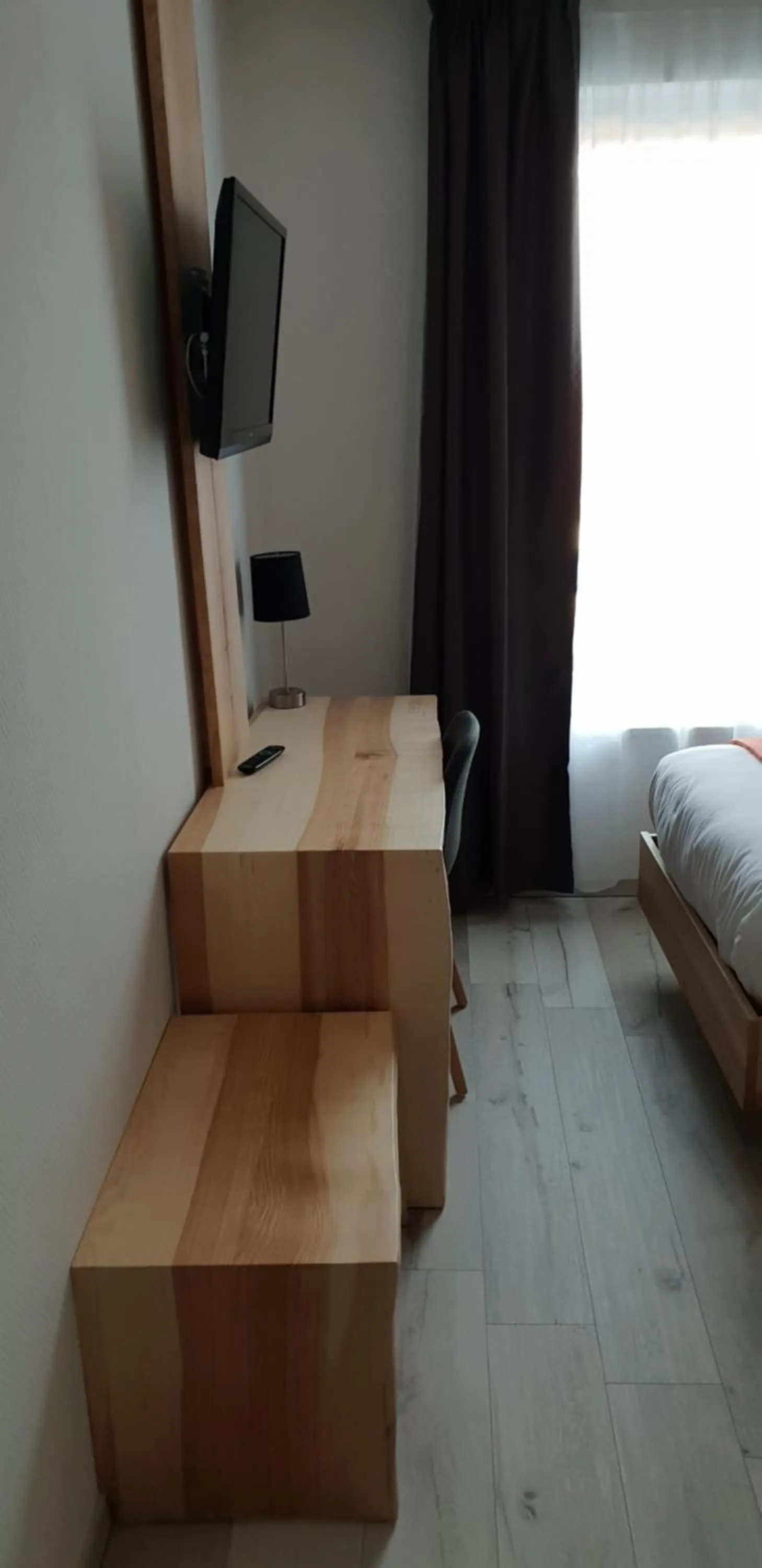 Bed in Logis Hôtel Restaurant Hostellerie de l'Étoile