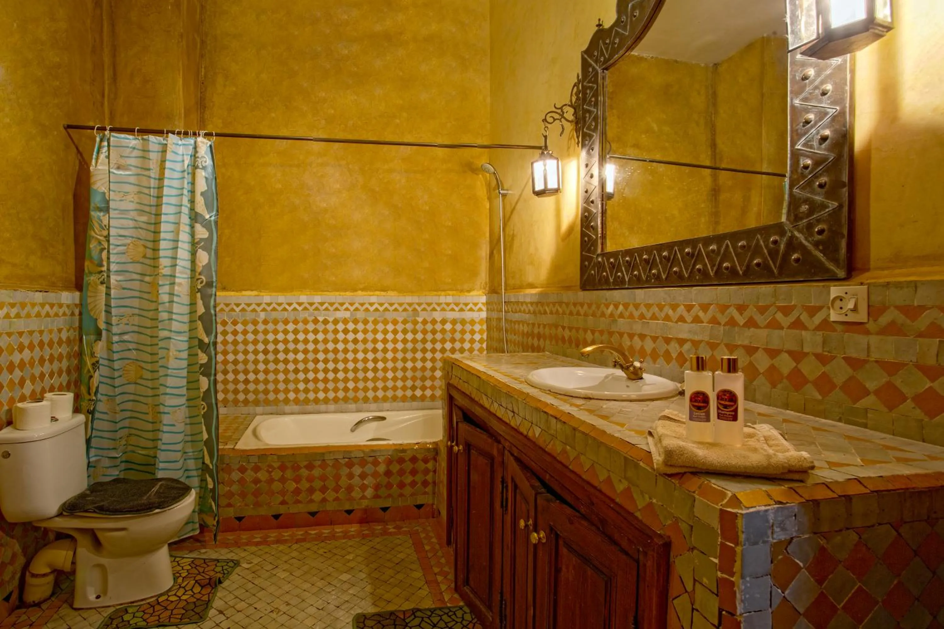 Bathroom in Riad Lakhdar