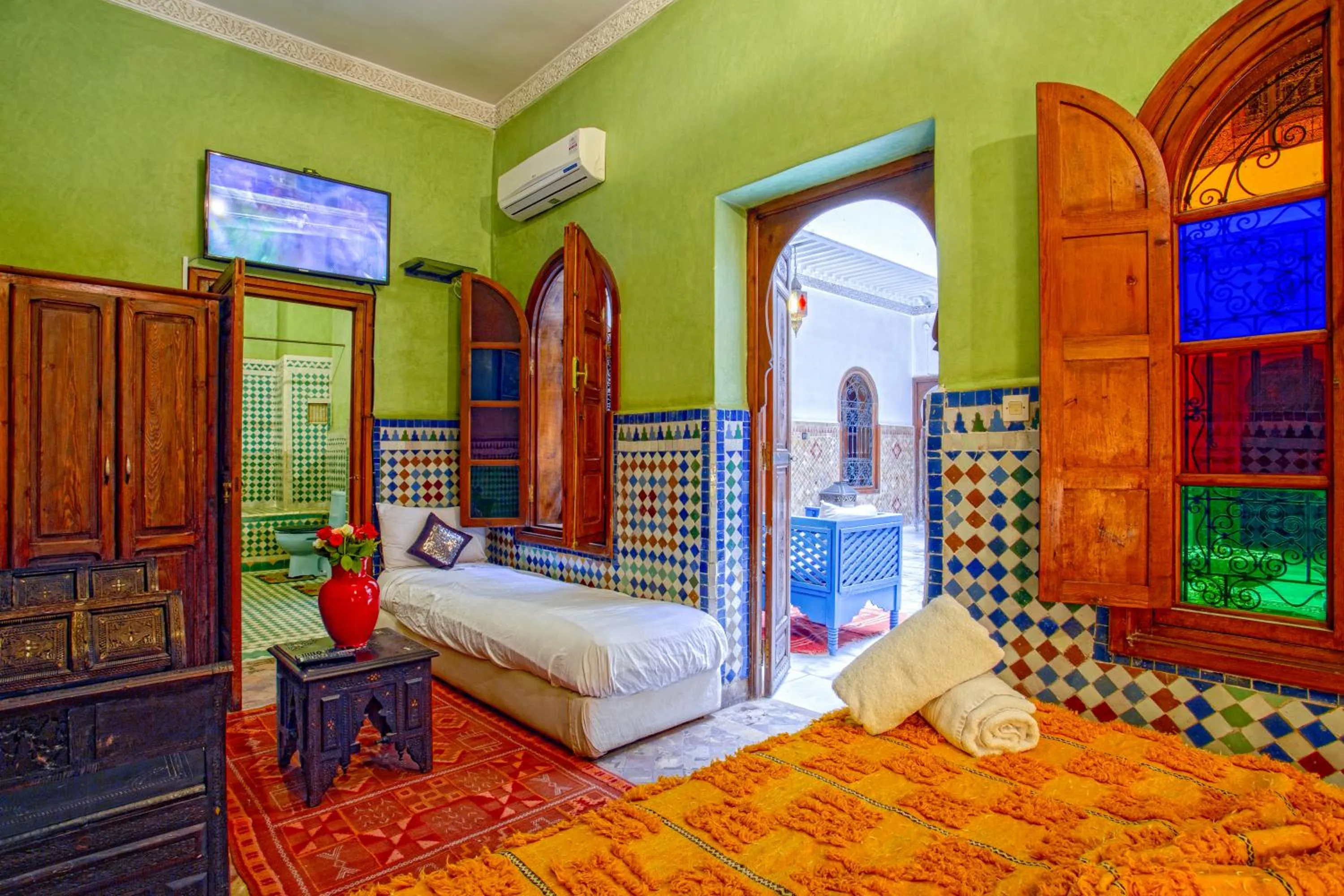 Bedroom, Bed in Riad Lakhdar