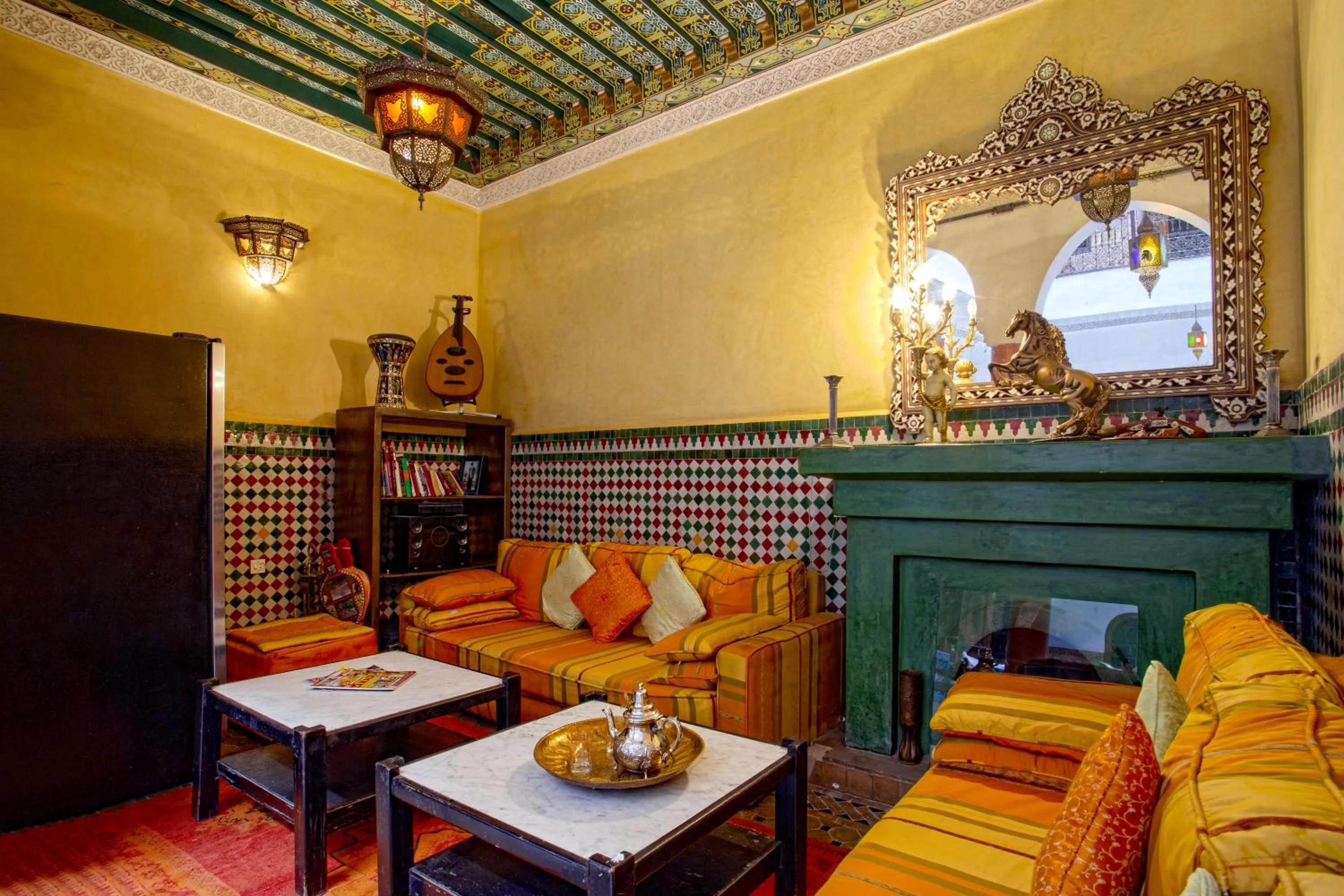 Restaurant/places to eat in Riad Lakhdar