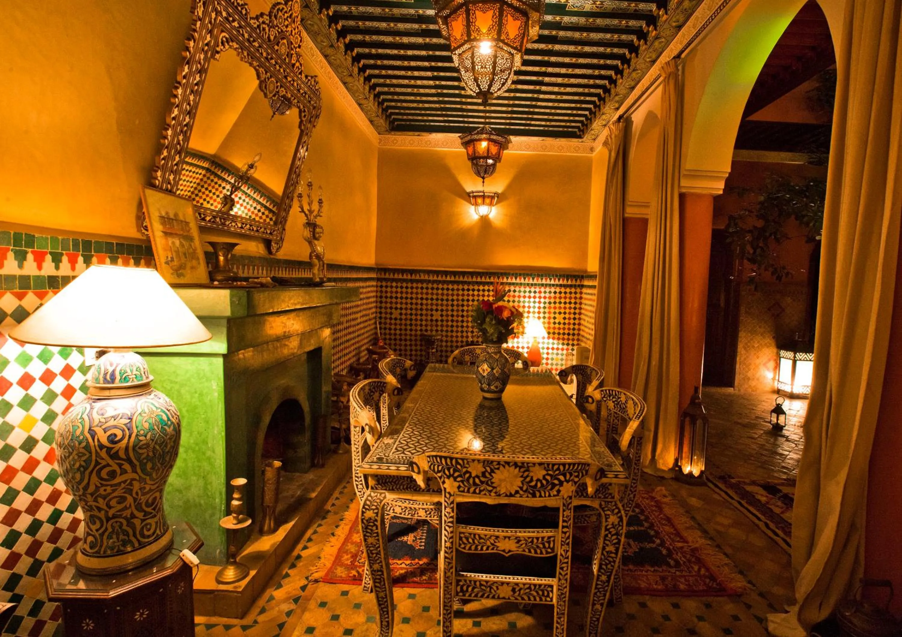 Restaurant/places to eat in Riad Lakhdar