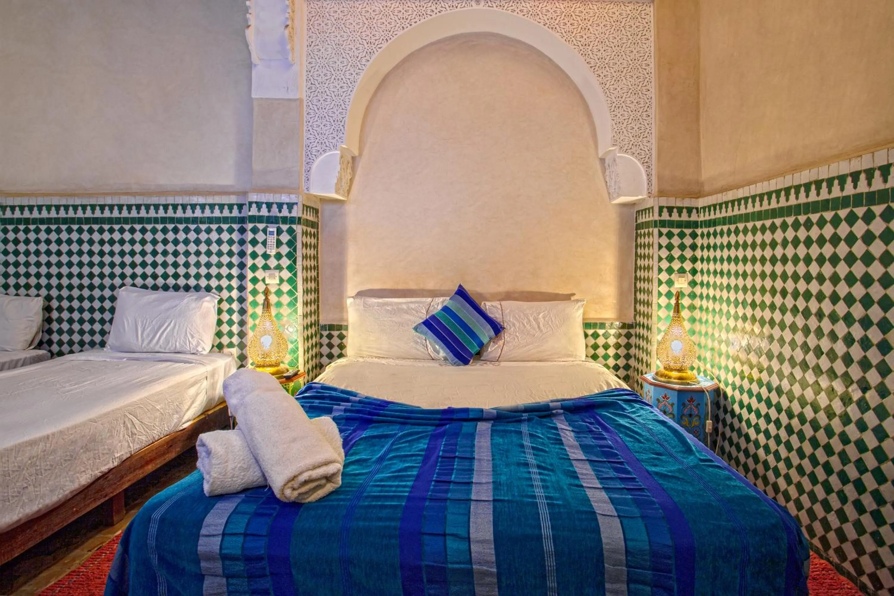 Bed in Riad Lakhdar
