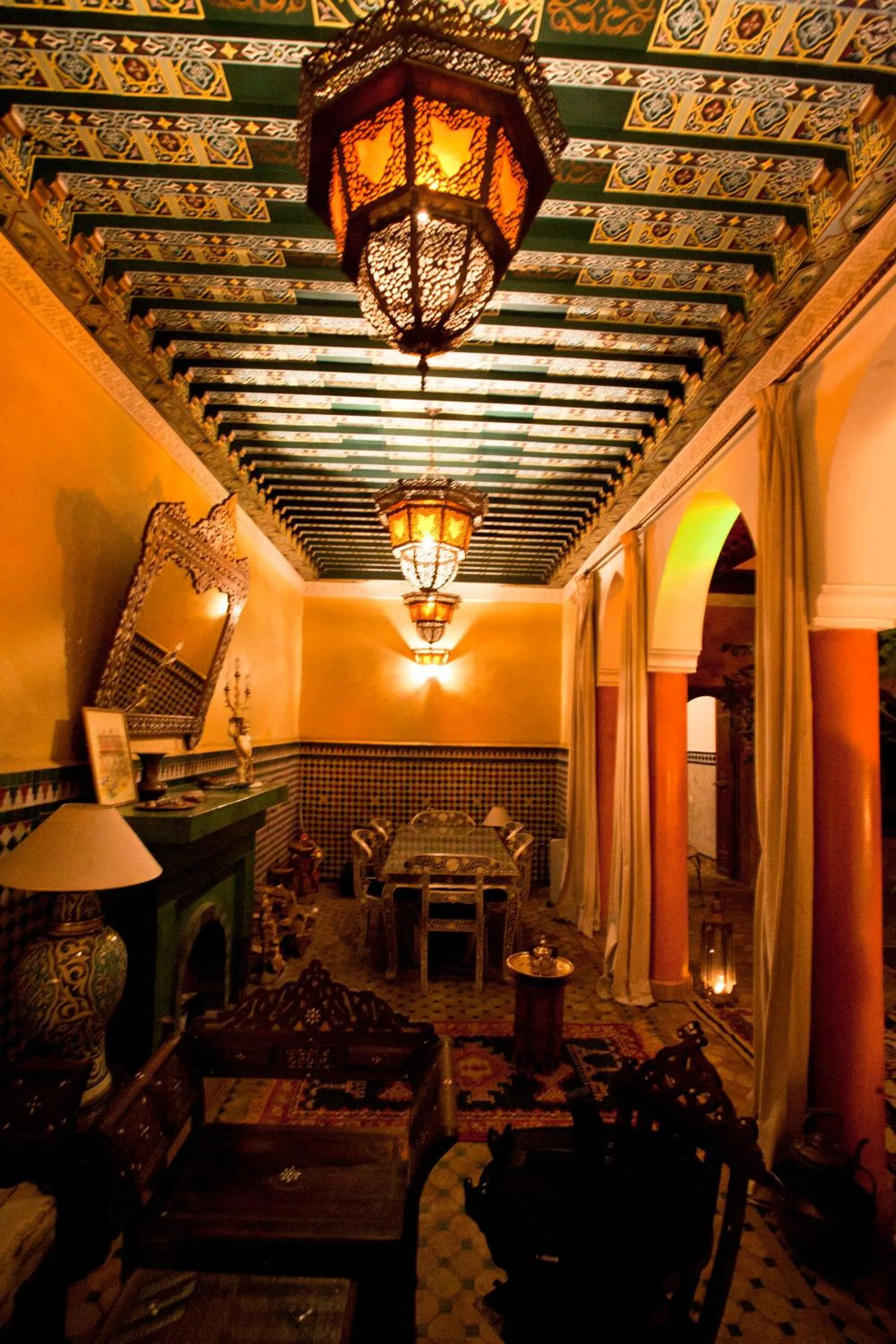 Restaurant/places to eat in Riad Lakhdar