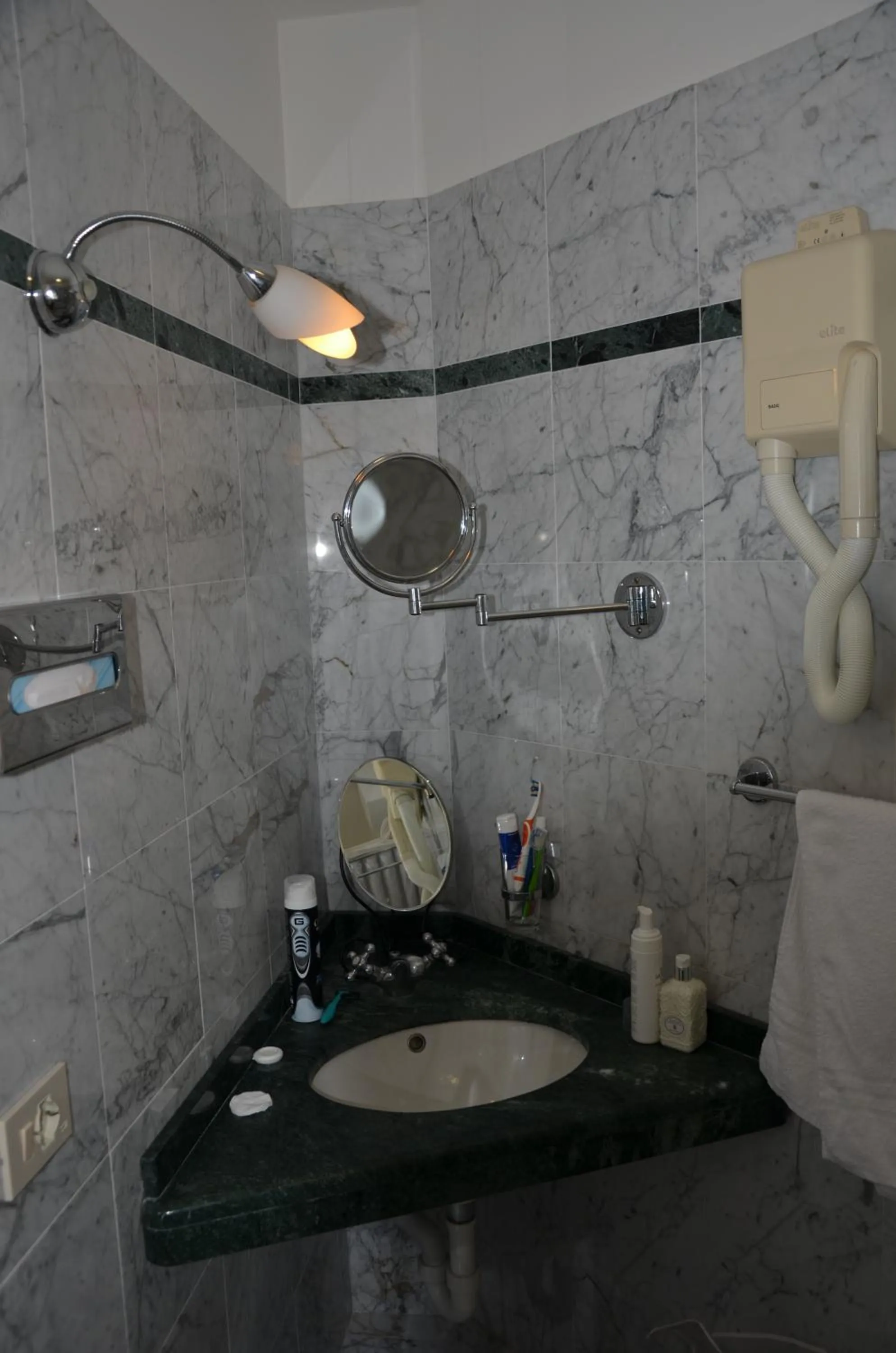 Bathroom in Hotel Garni' Serena