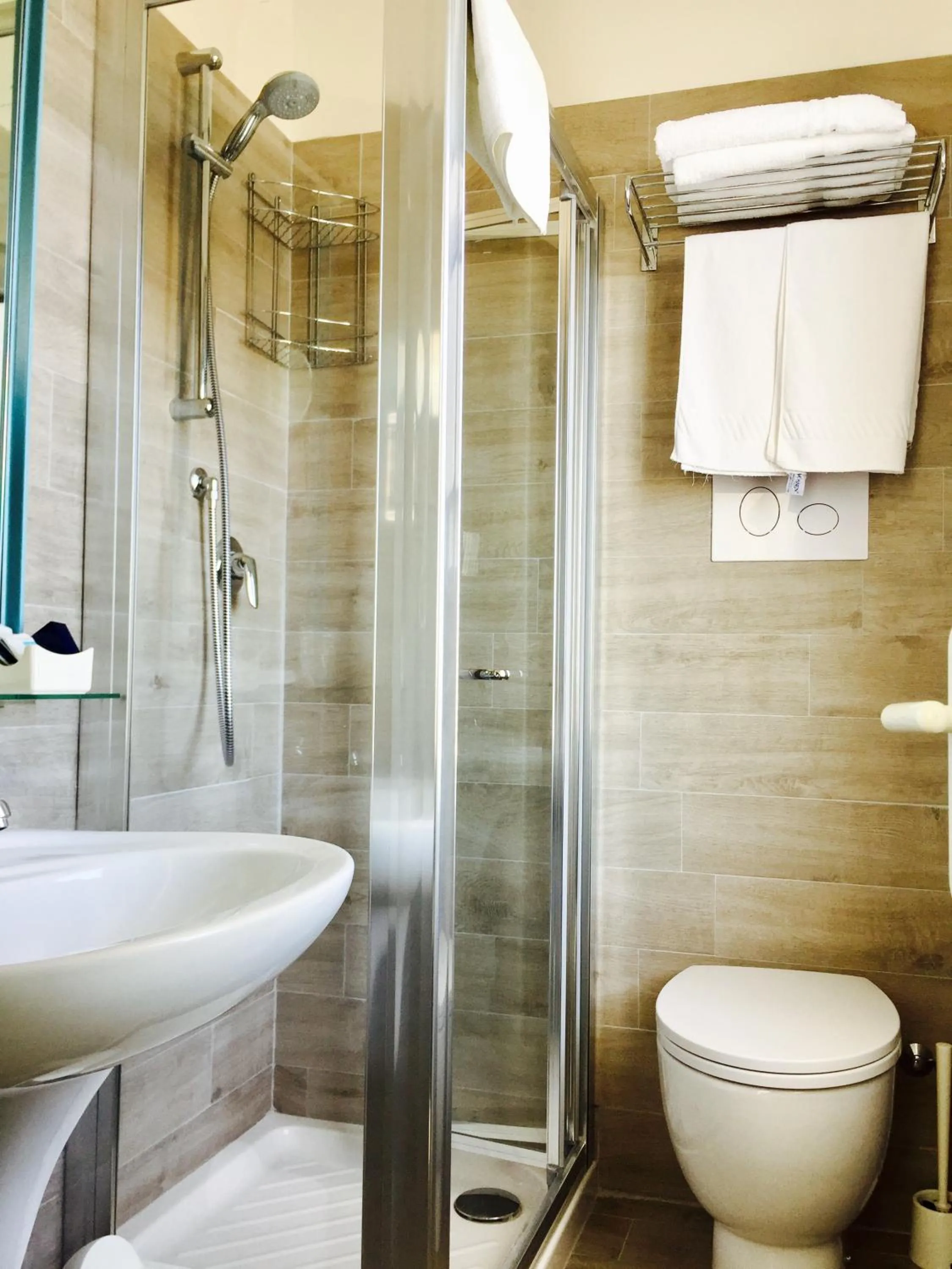 Bathroom in Hotel Garni' Serena