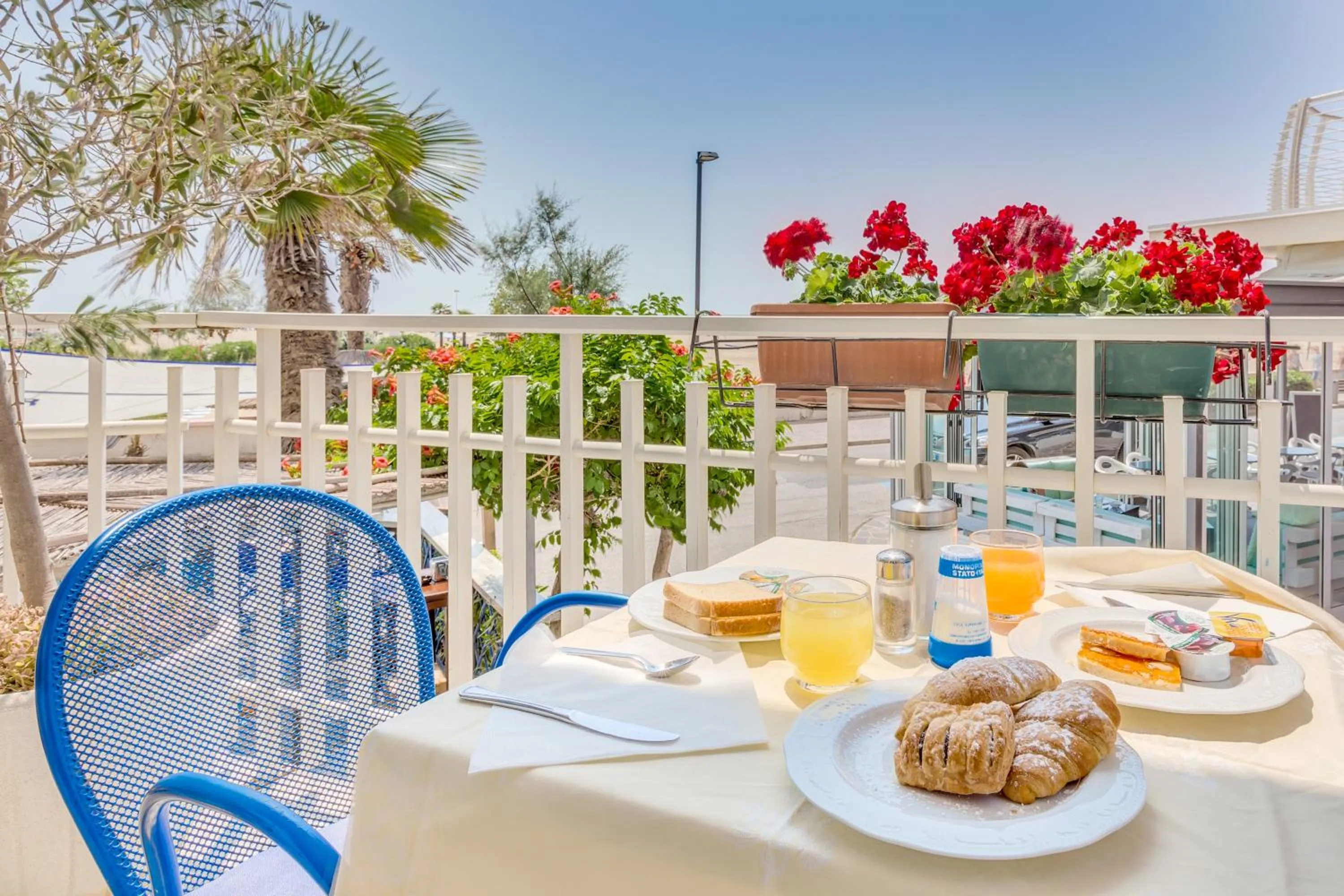 Breakfast in Hotel Garni' Serena