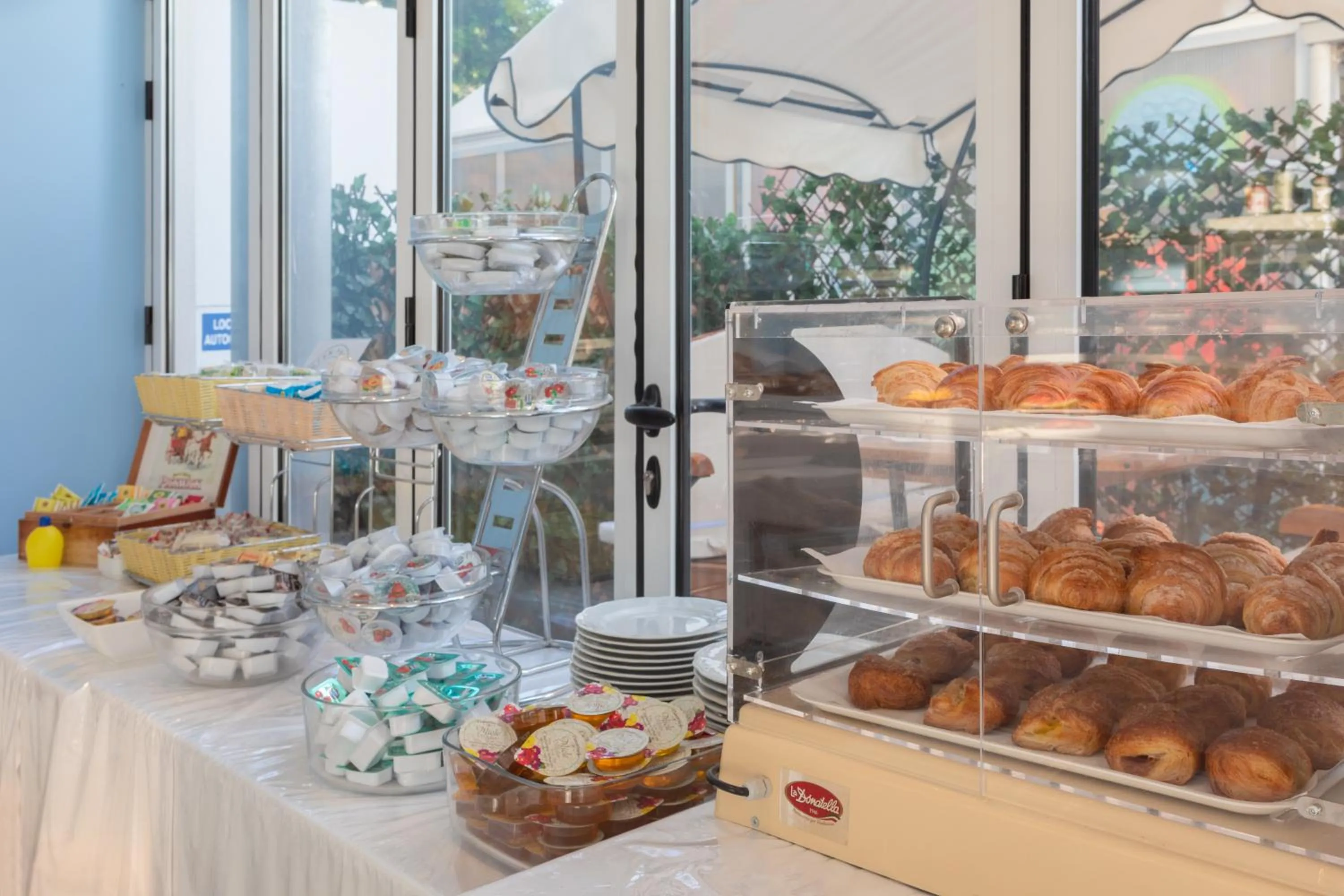 Breakfast in Hotel Garni' Serena