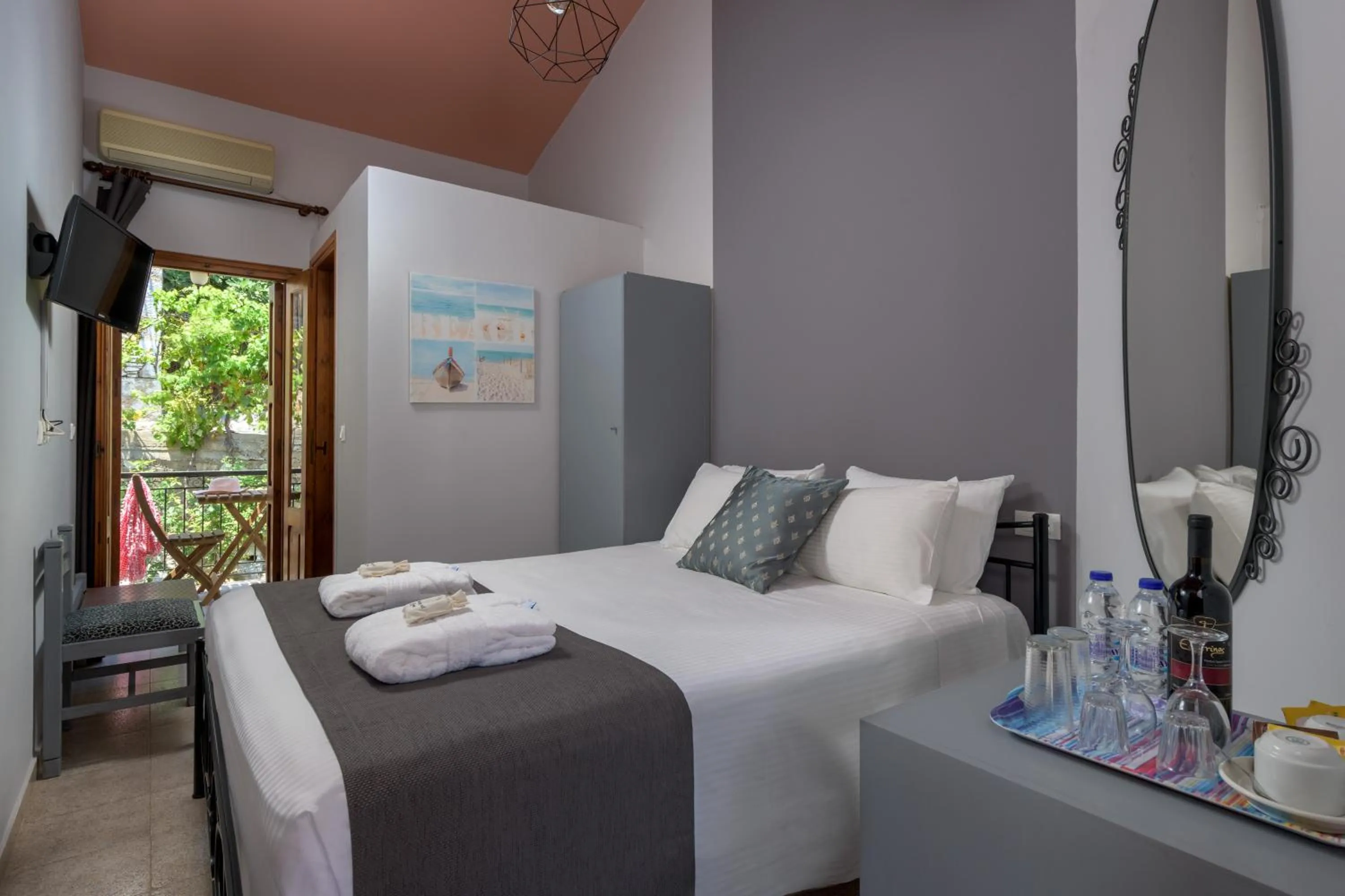 Grace Hotel & Studios