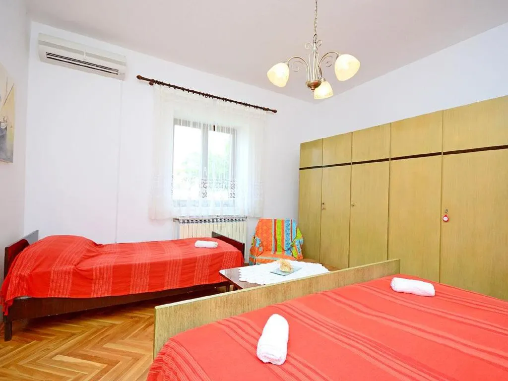 Bed in Apartments Adelmo 1189