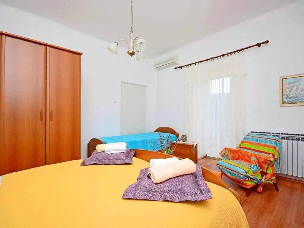Bed in Apartments Adelmo 1189