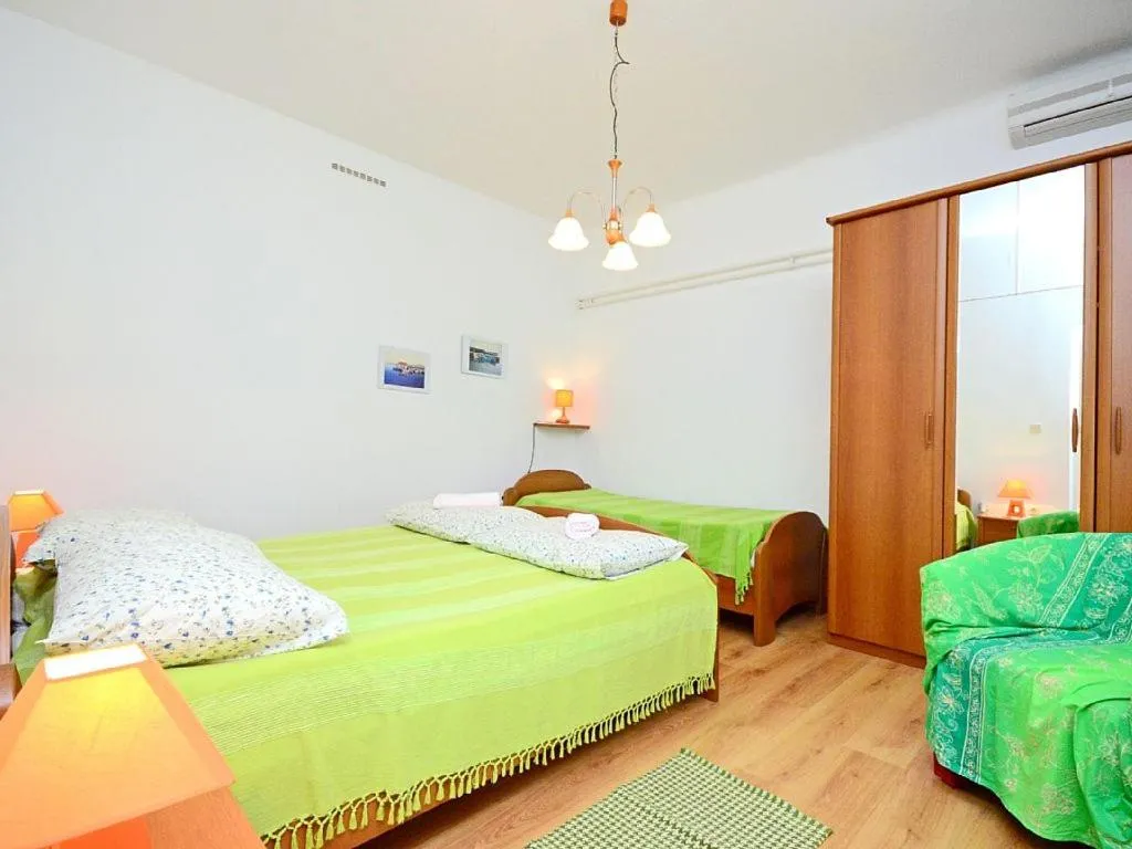 Bed in Apartments Adelmo 1189