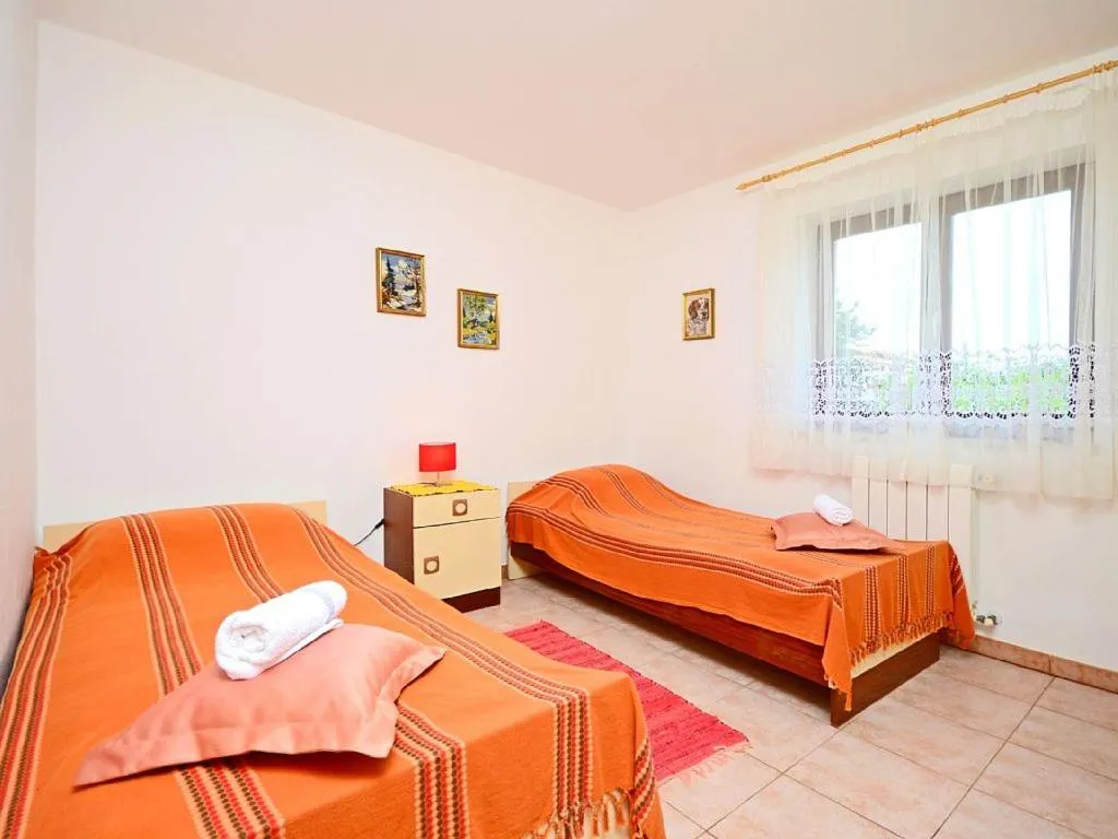 Bed in Apartments Adelmo 1189