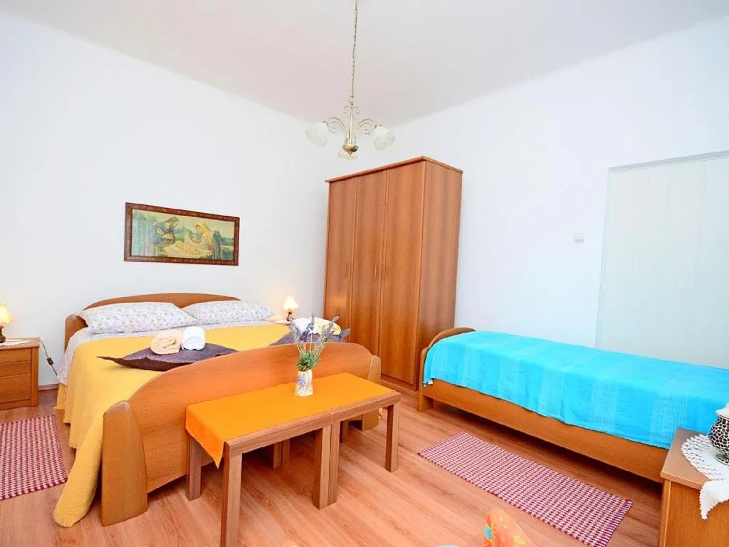 Bed in Apartments Adelmo 1189