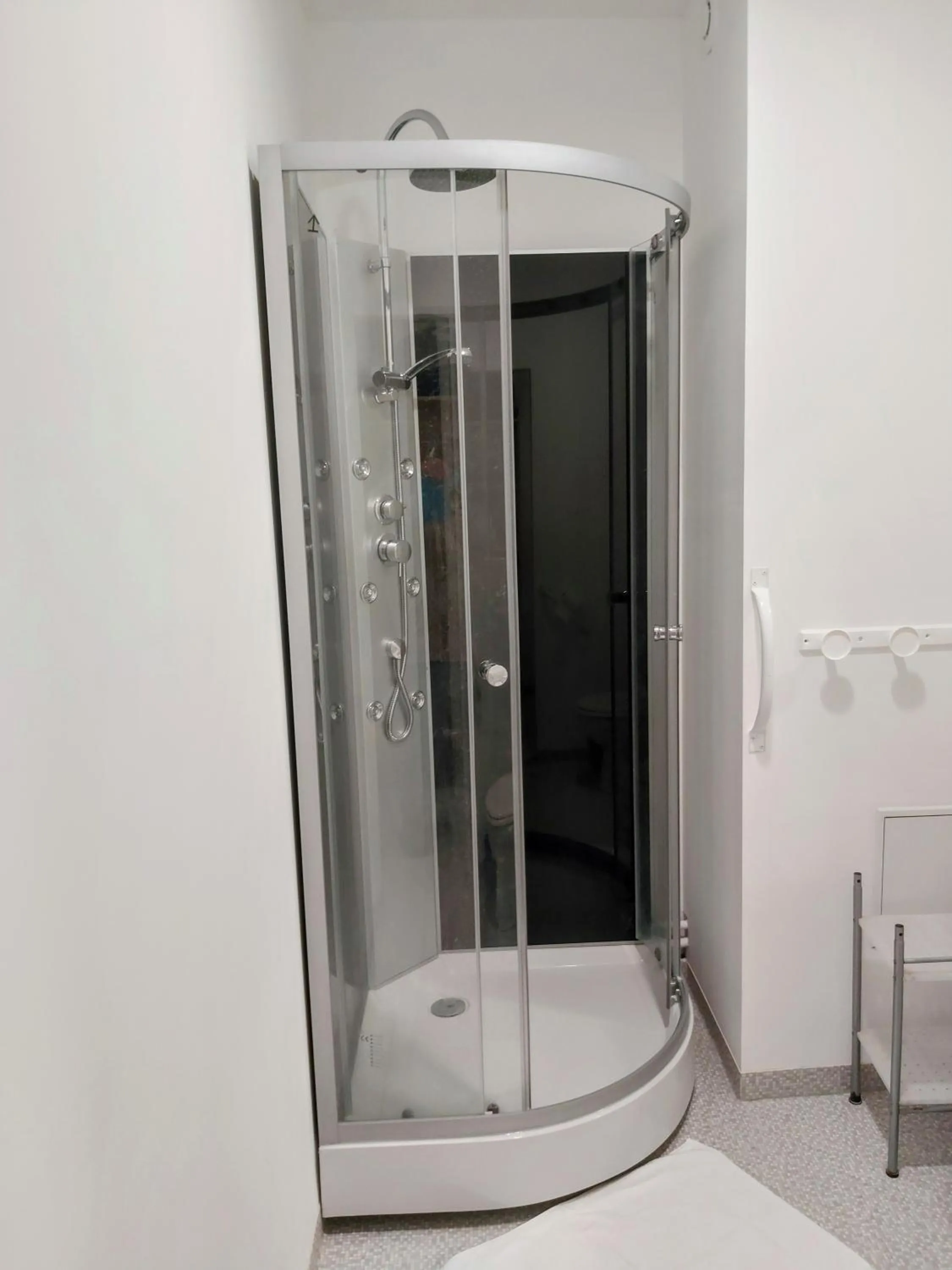 Shower in la Résidence Berceau de Bernadette - Bernadette's cradle - Near Bernadette'House