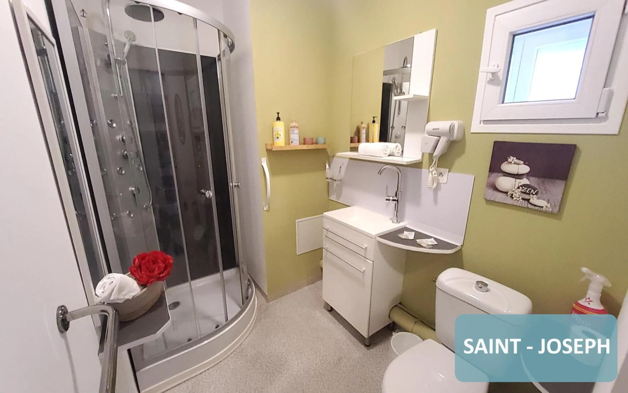 Shower in la Résidence Berceau de Bernadette - Bernadette's cradle - Near Bernadette'House