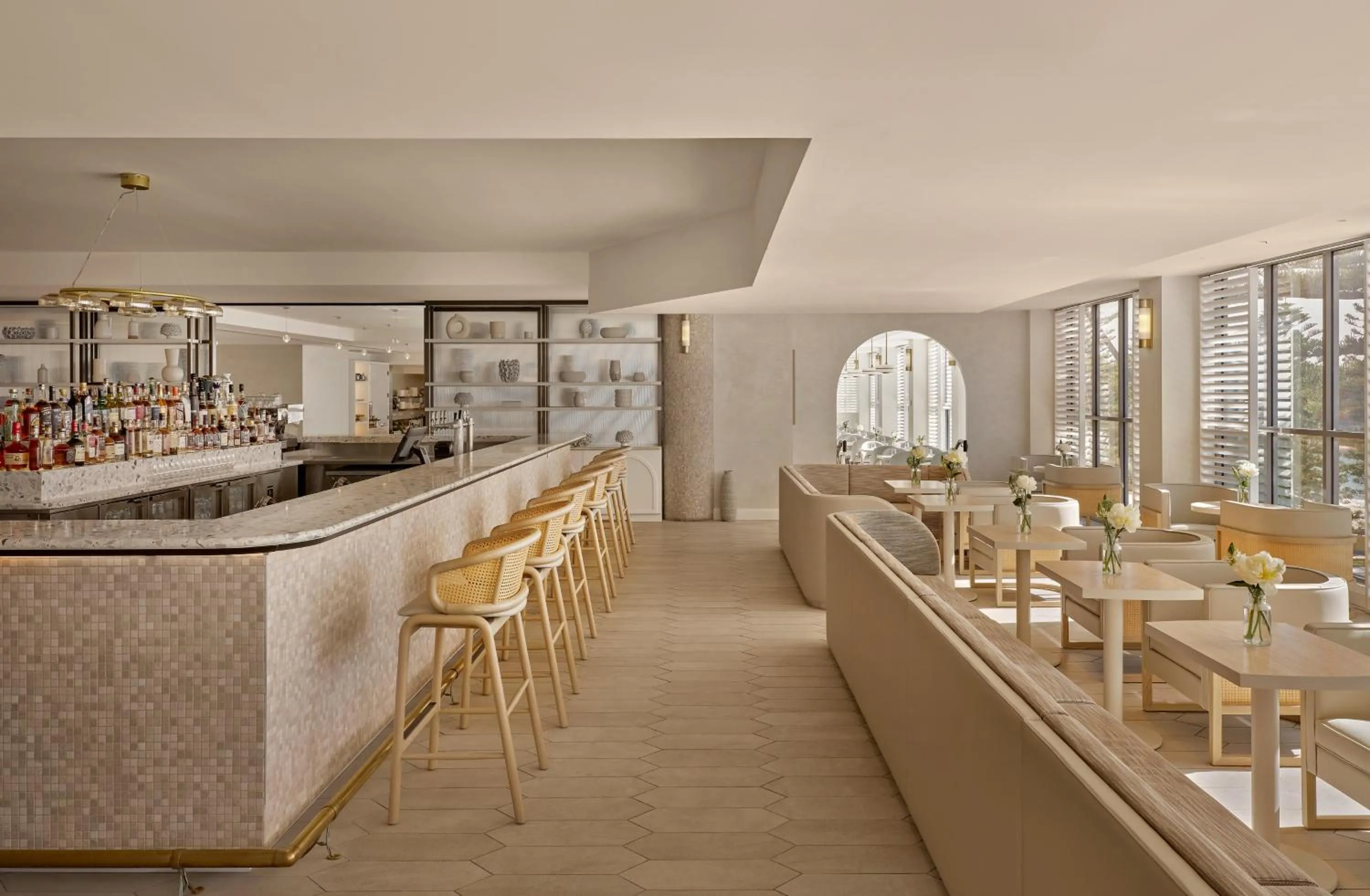 Lounge or bar in InterContinental Sydney Coogee Beach by IHG
