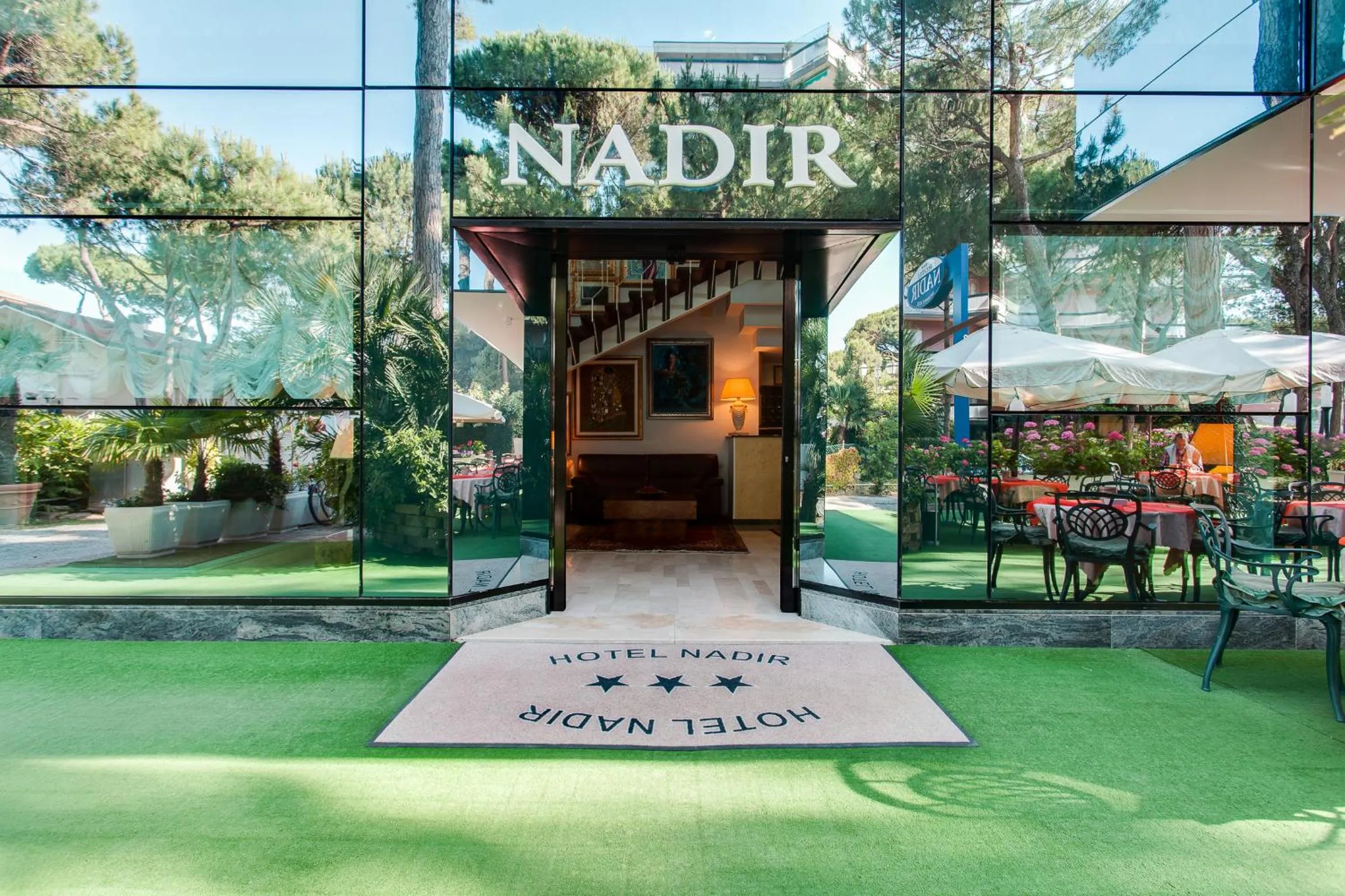 Facade/entrance in Hotel Nadir