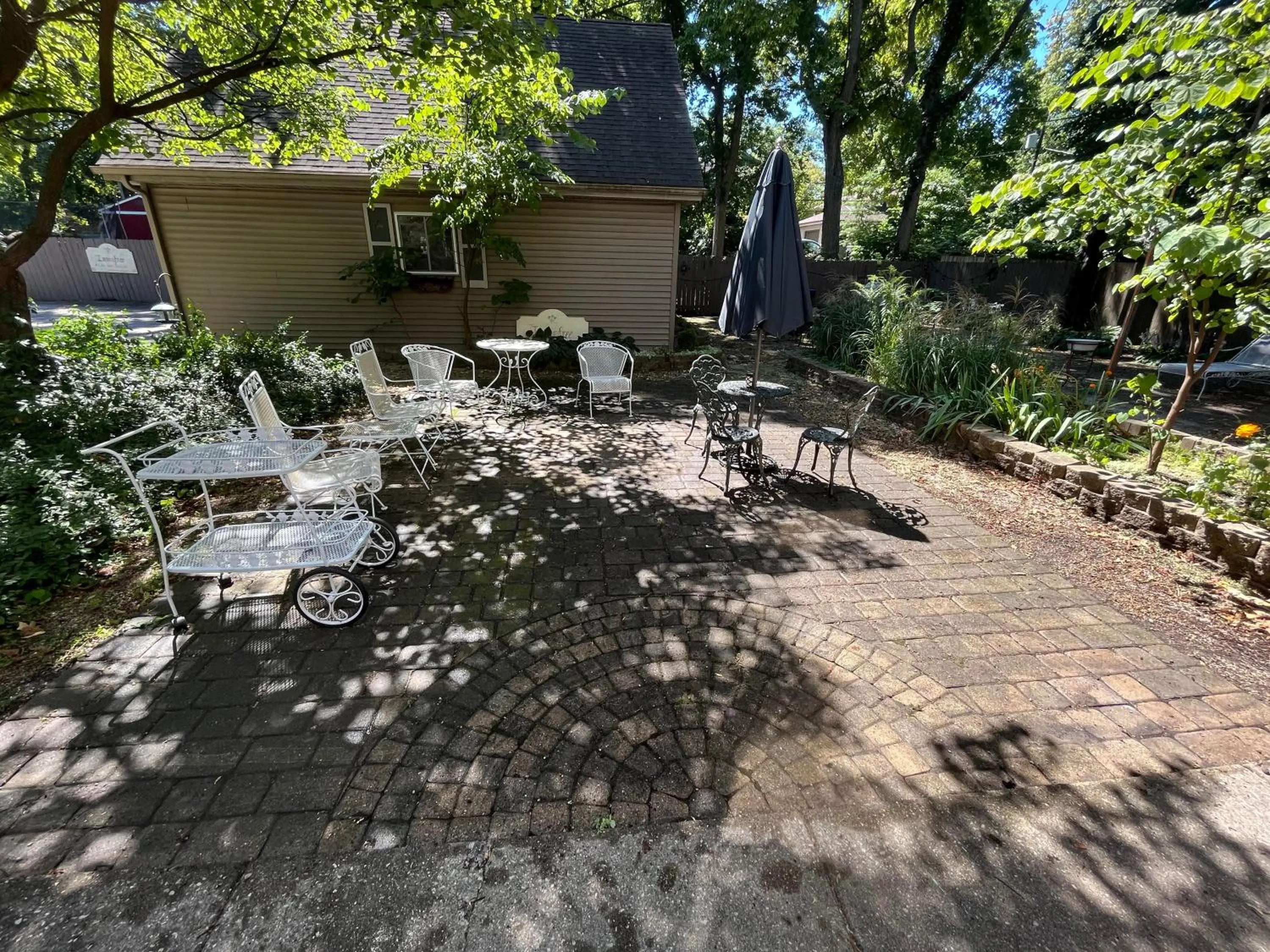 Patio in Innisfree Bed & Breakfast