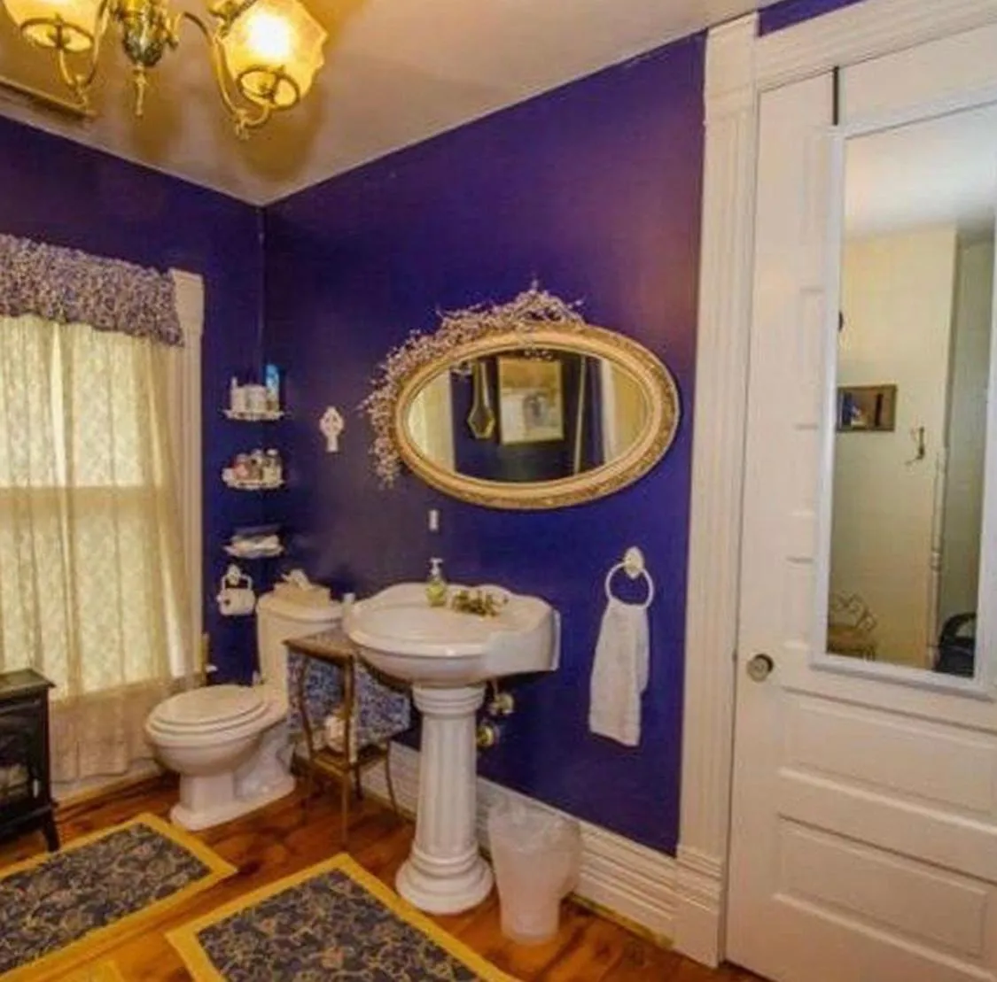 Toilet in Innisfree Bed & Breakfast