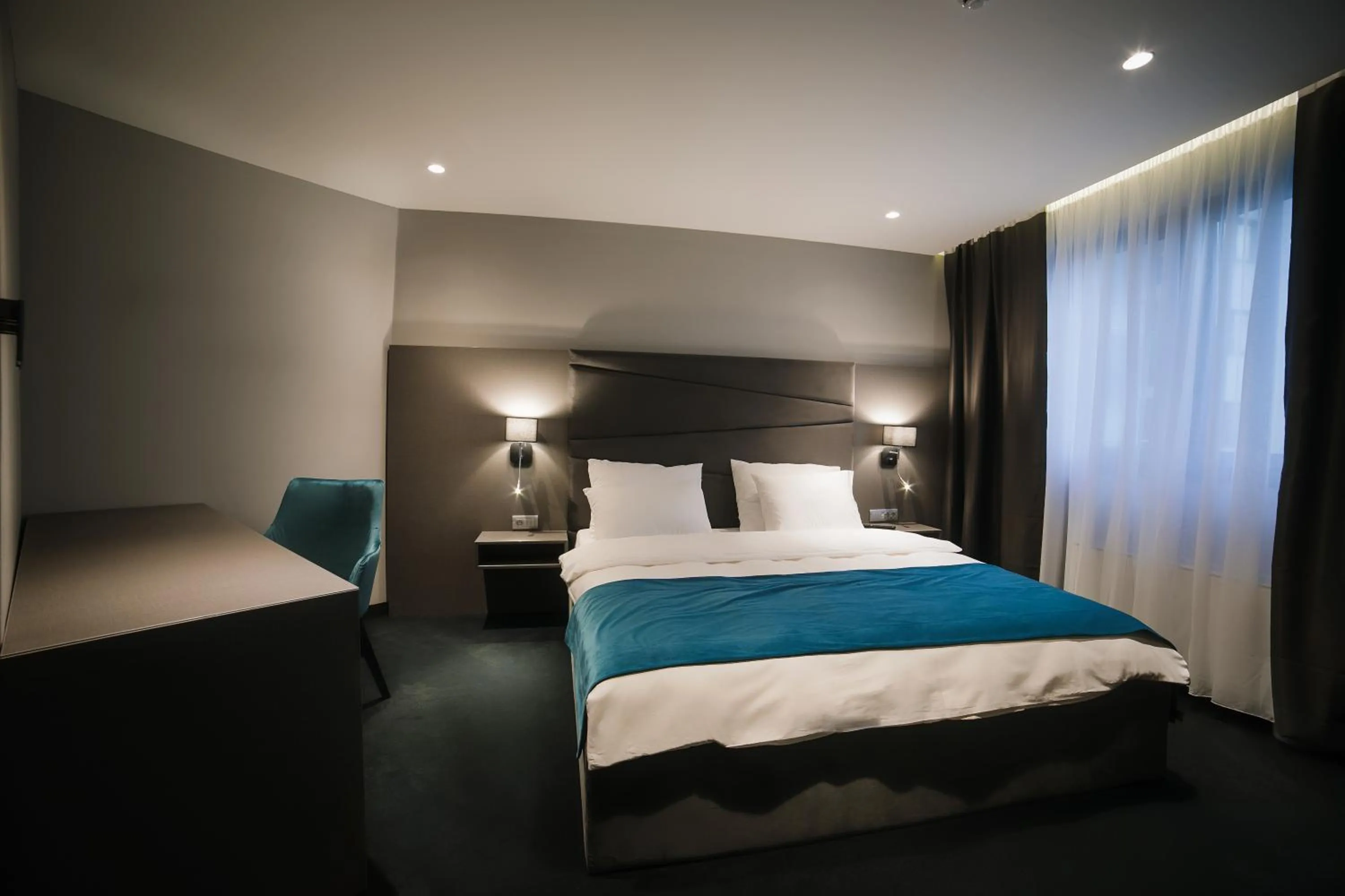 On site, Bed in Hotel Bank