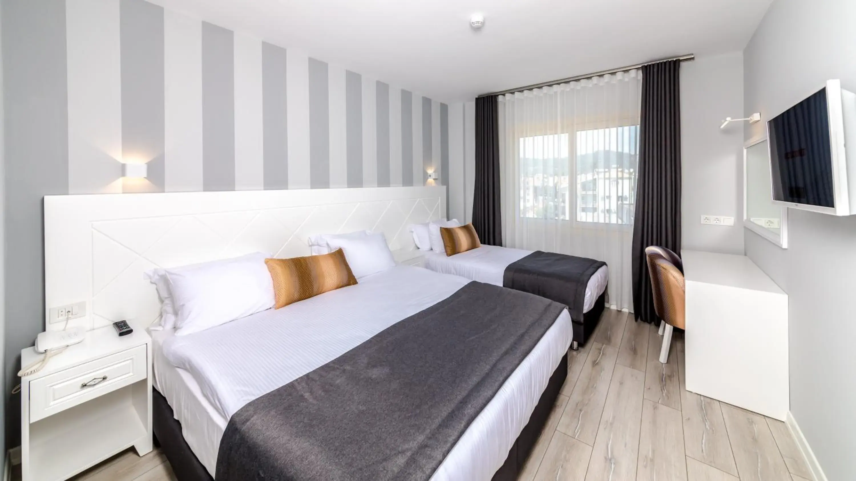 Double Room with Balcony (3 Adults) in Motto Premium Hotel&Spa Double Room with Balcony (3 Adults) in Motto Premium Hotel&Spa
