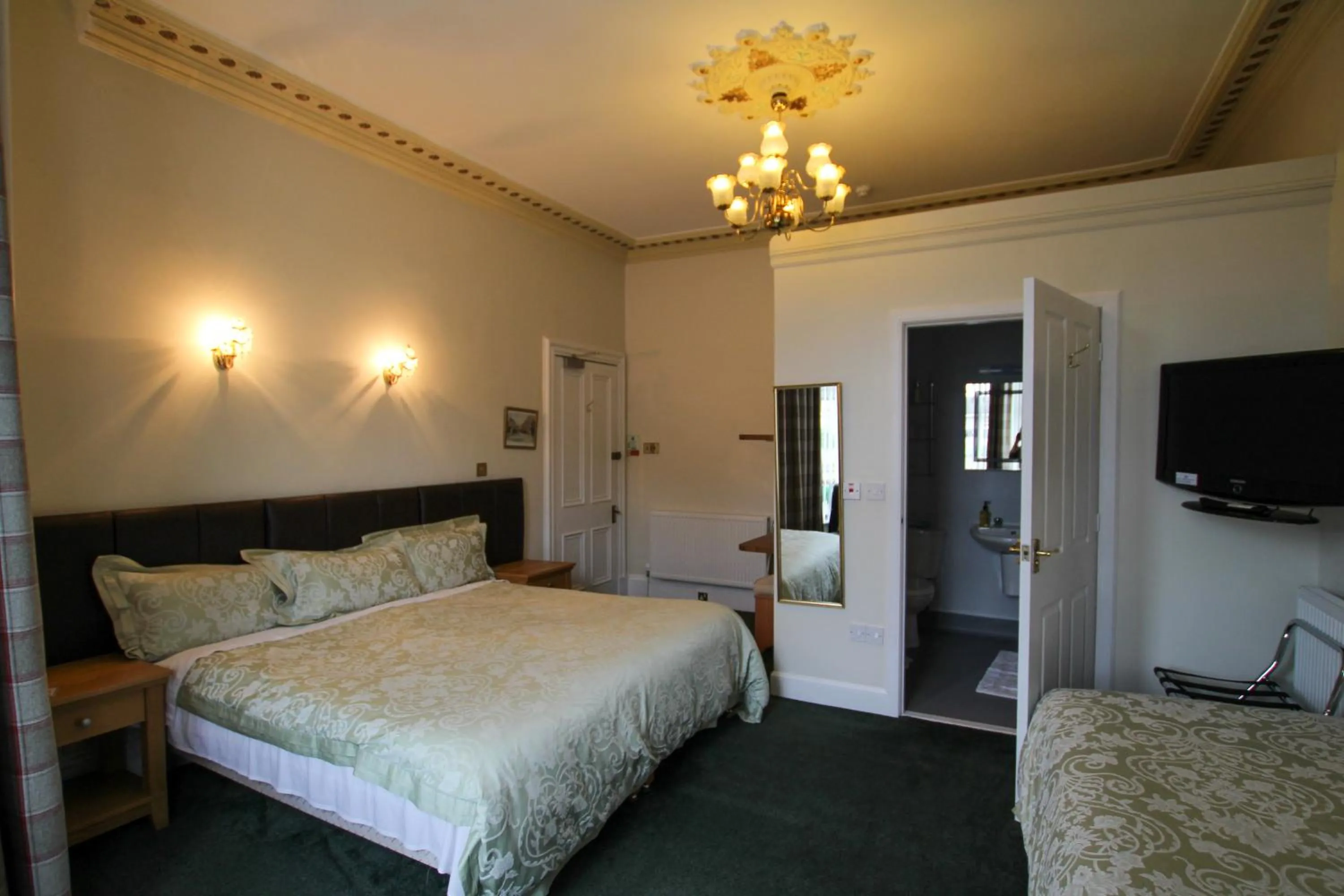 Bed in Dunallan Guest House