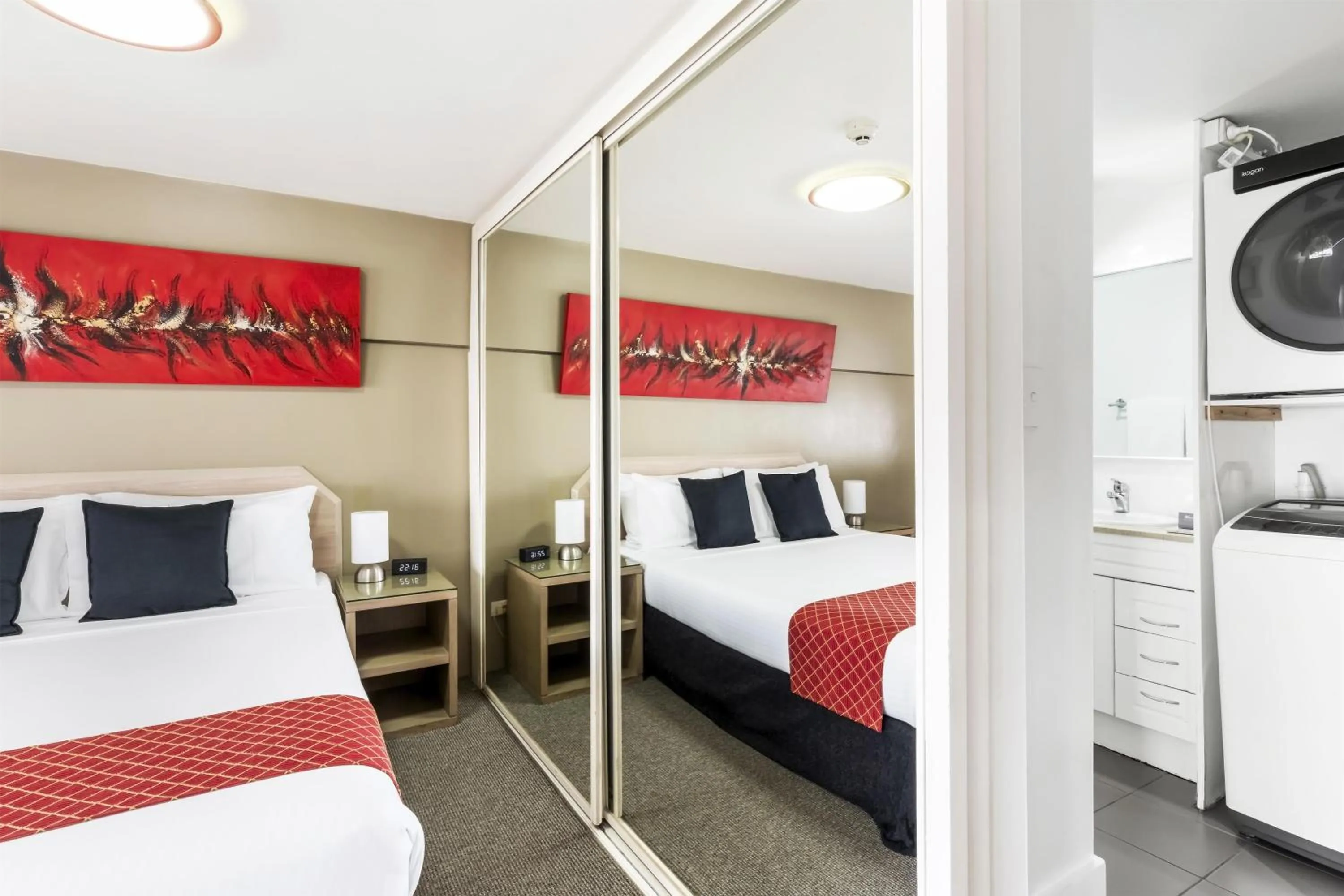 Bedroom, Bed in Metro Apartments on Darling Harbour