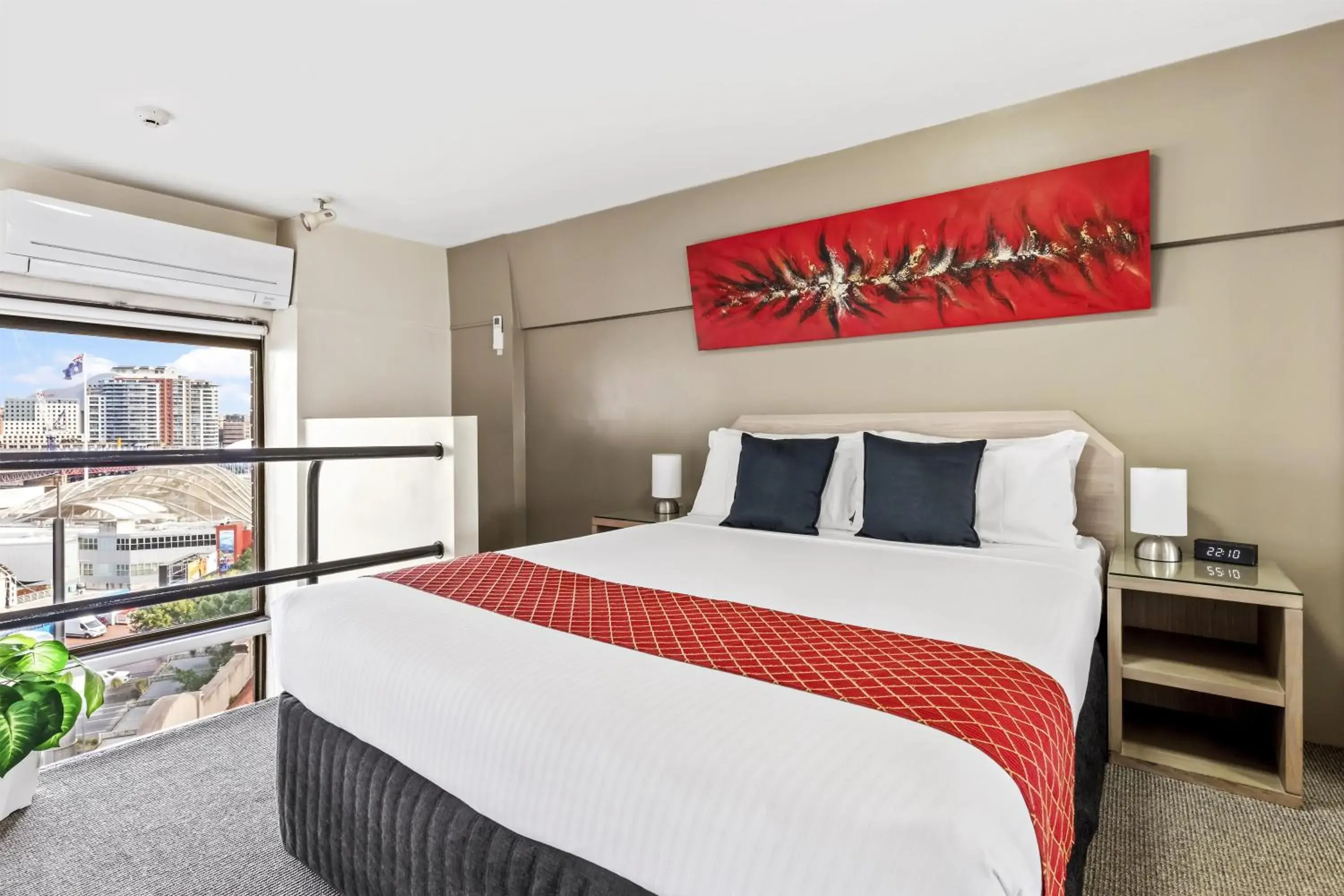 Bed in Metro Apartments on Darling Harbour Bed in Metro Apartments on Darling Harbour