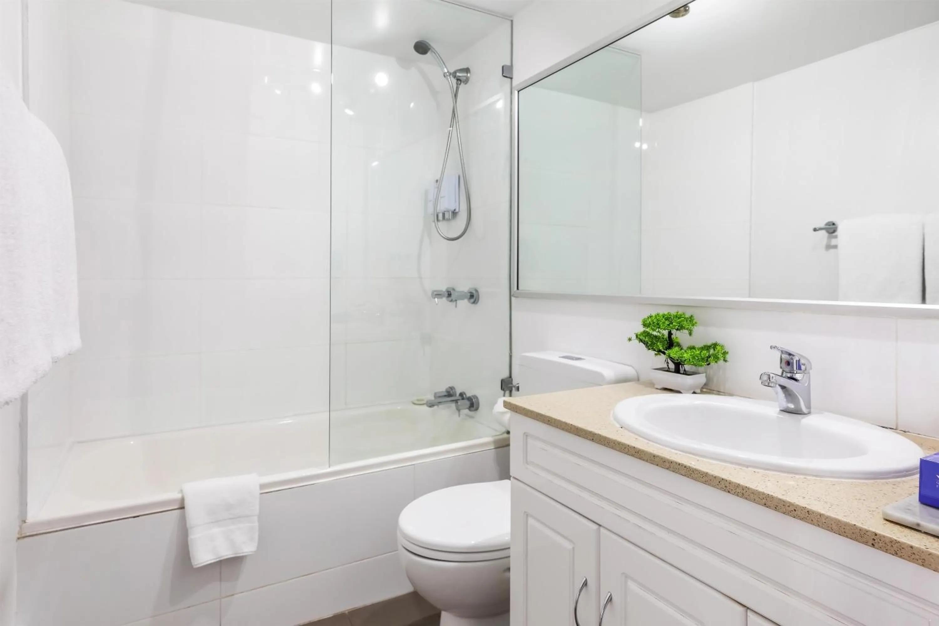 Bathroom in Metro Apartments on Darling Harbour