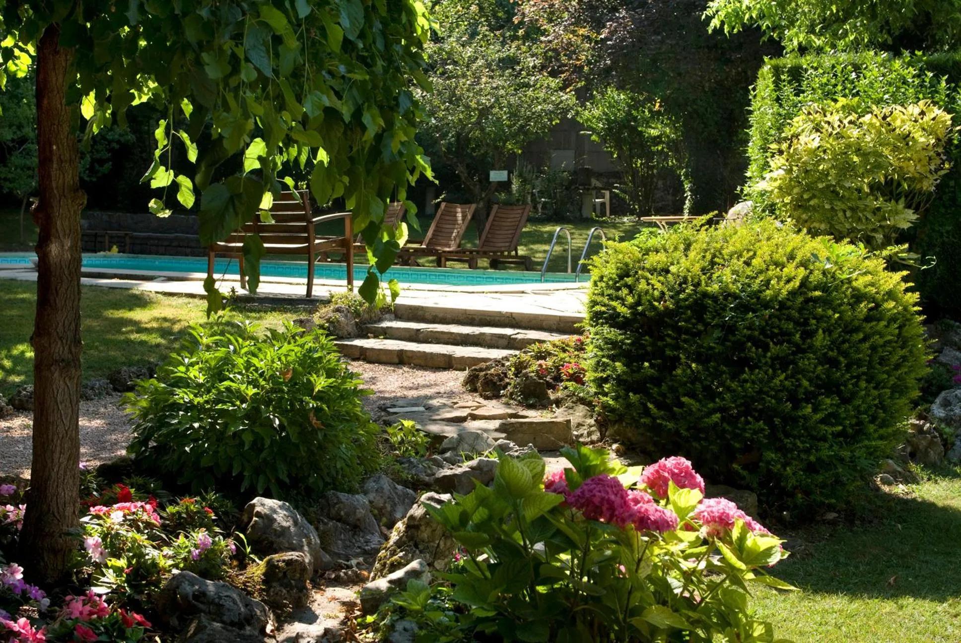 Pool view in Hotel Restaurant Chavant