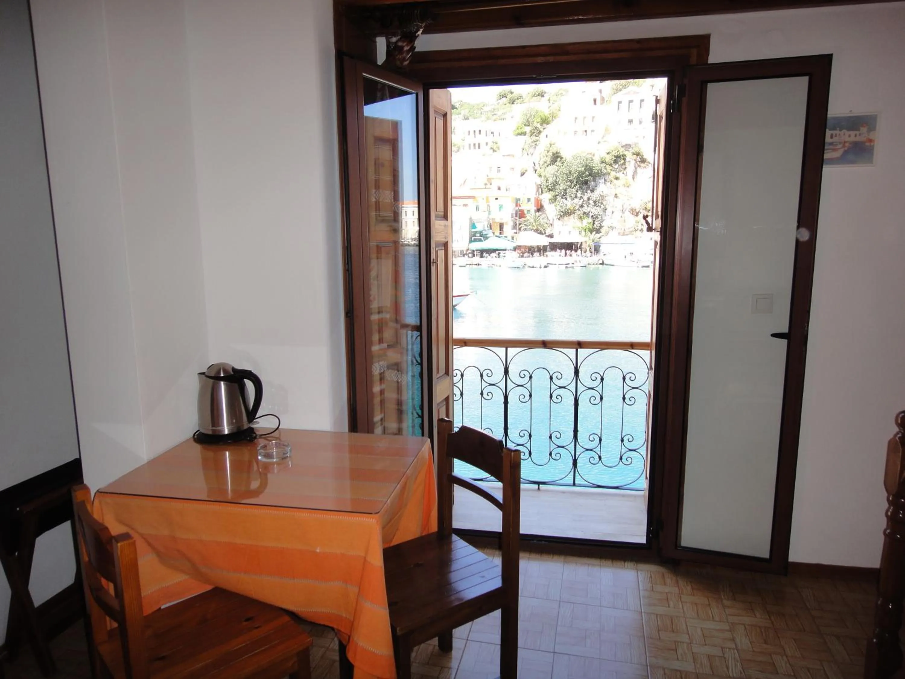 Dining area in Captain's Suites