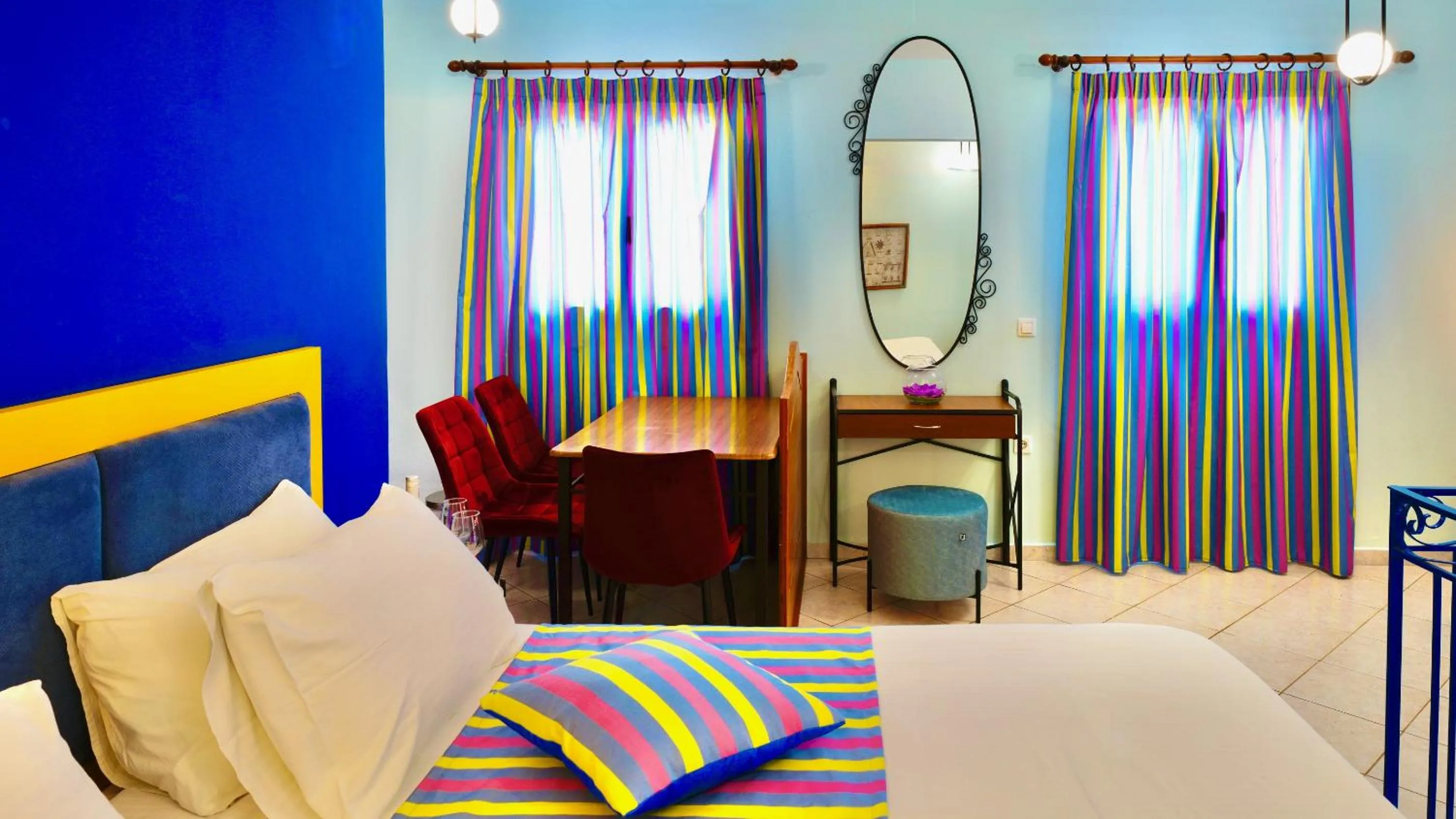 Photo of the whole room in Captain's Suites