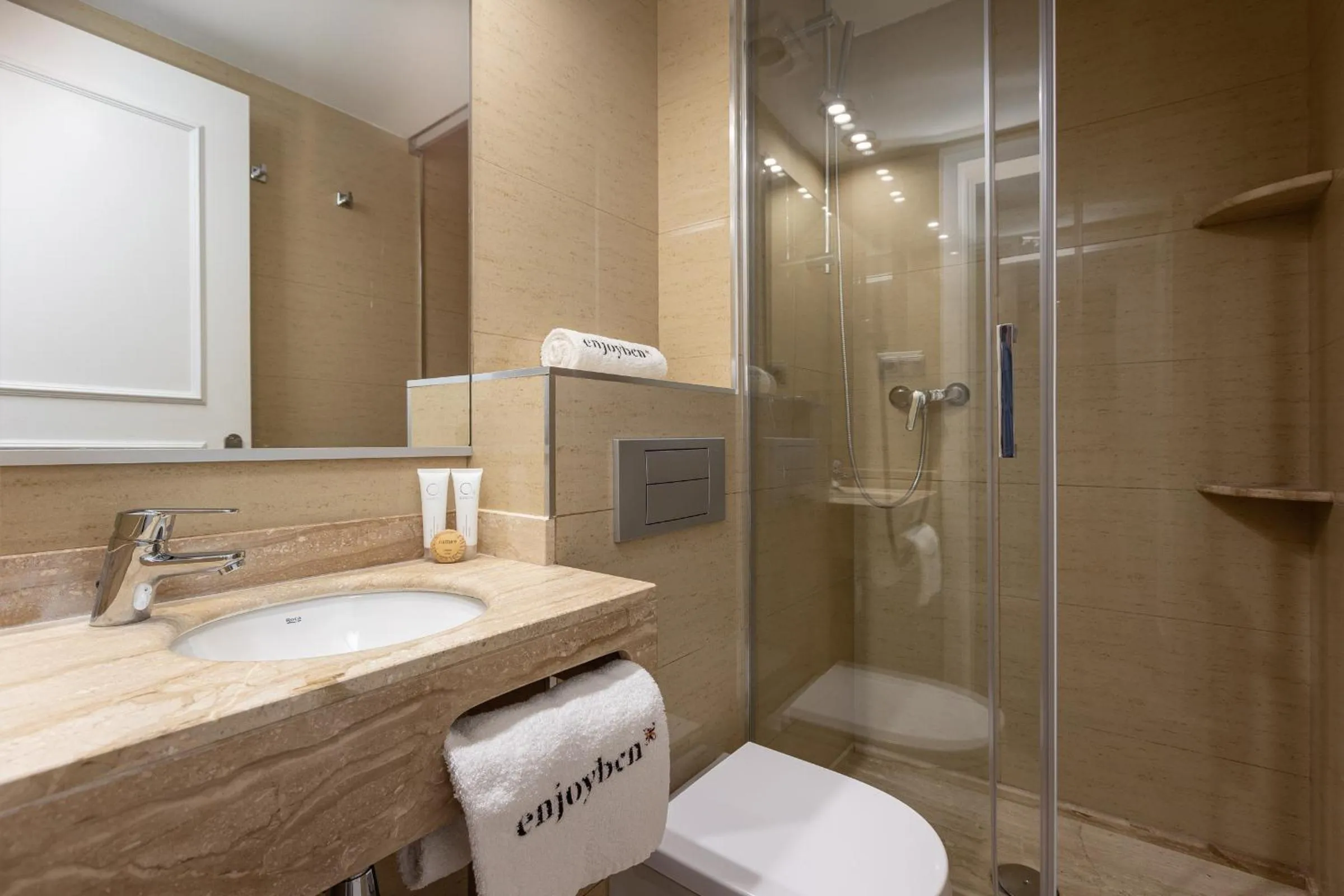 Shower in Enjoybcn Dali Apartments