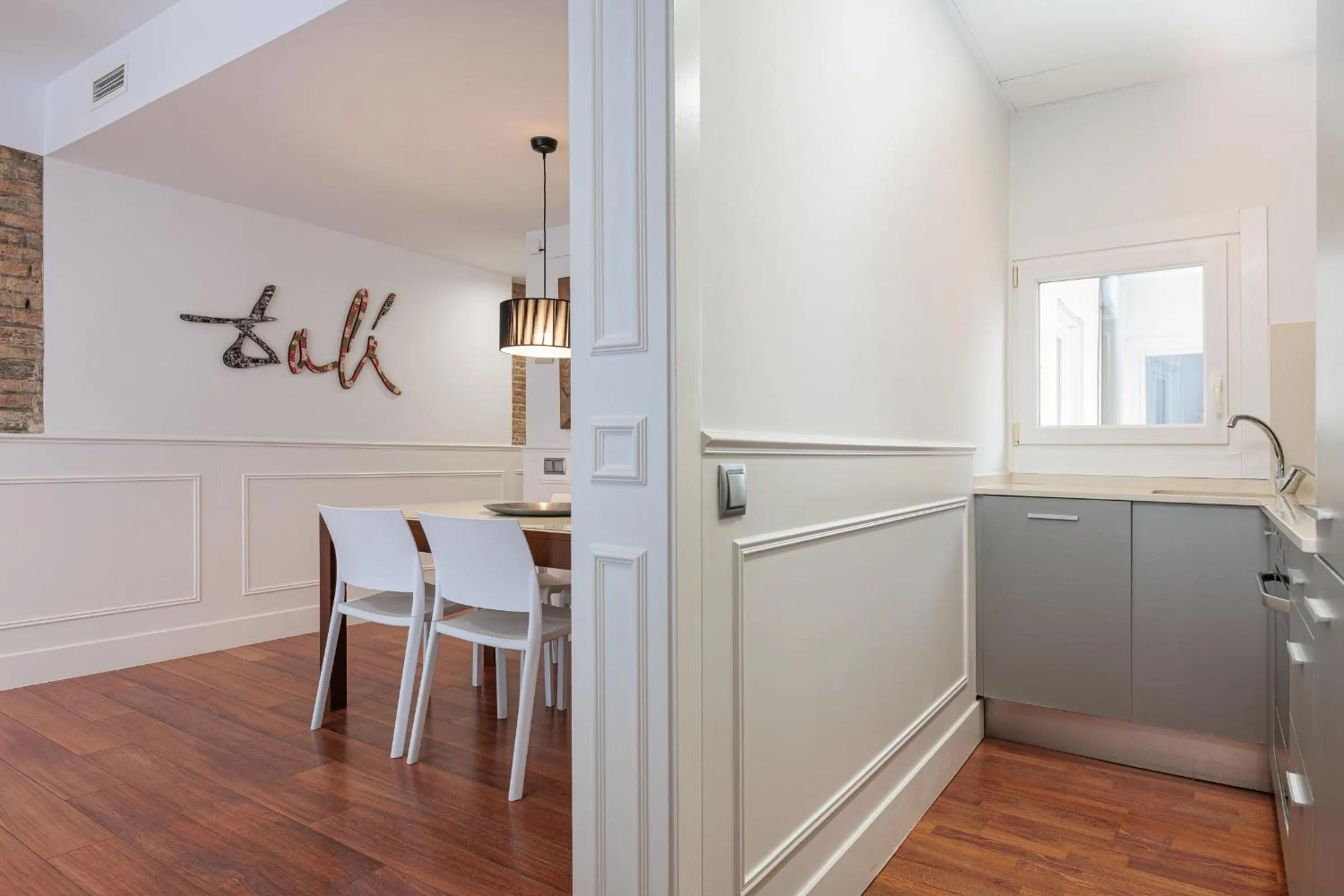 Kitchen or kitchenette in Enjoybcn Dali Apartments