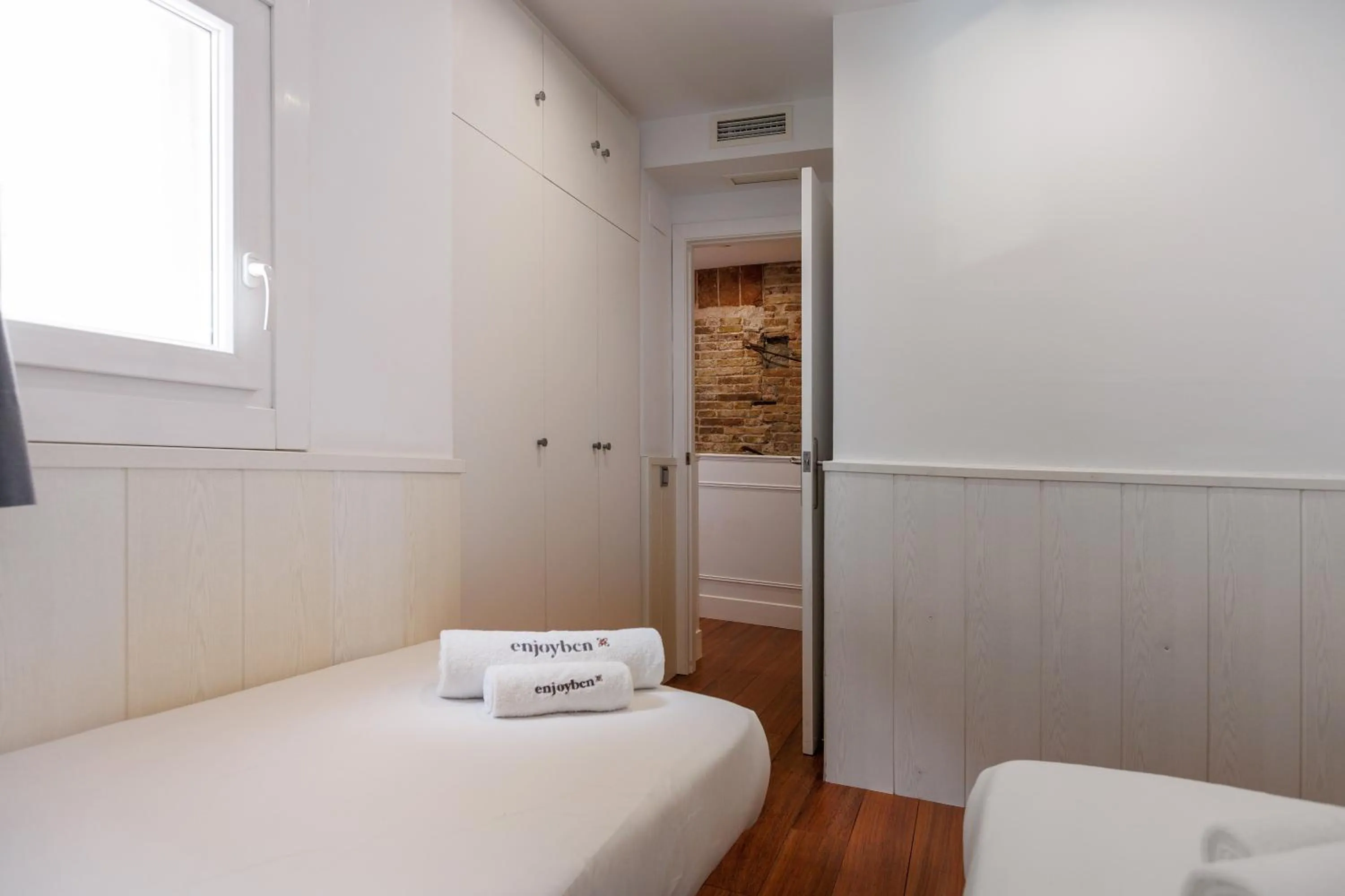 Bed in Enjoybcn Dali Apartments