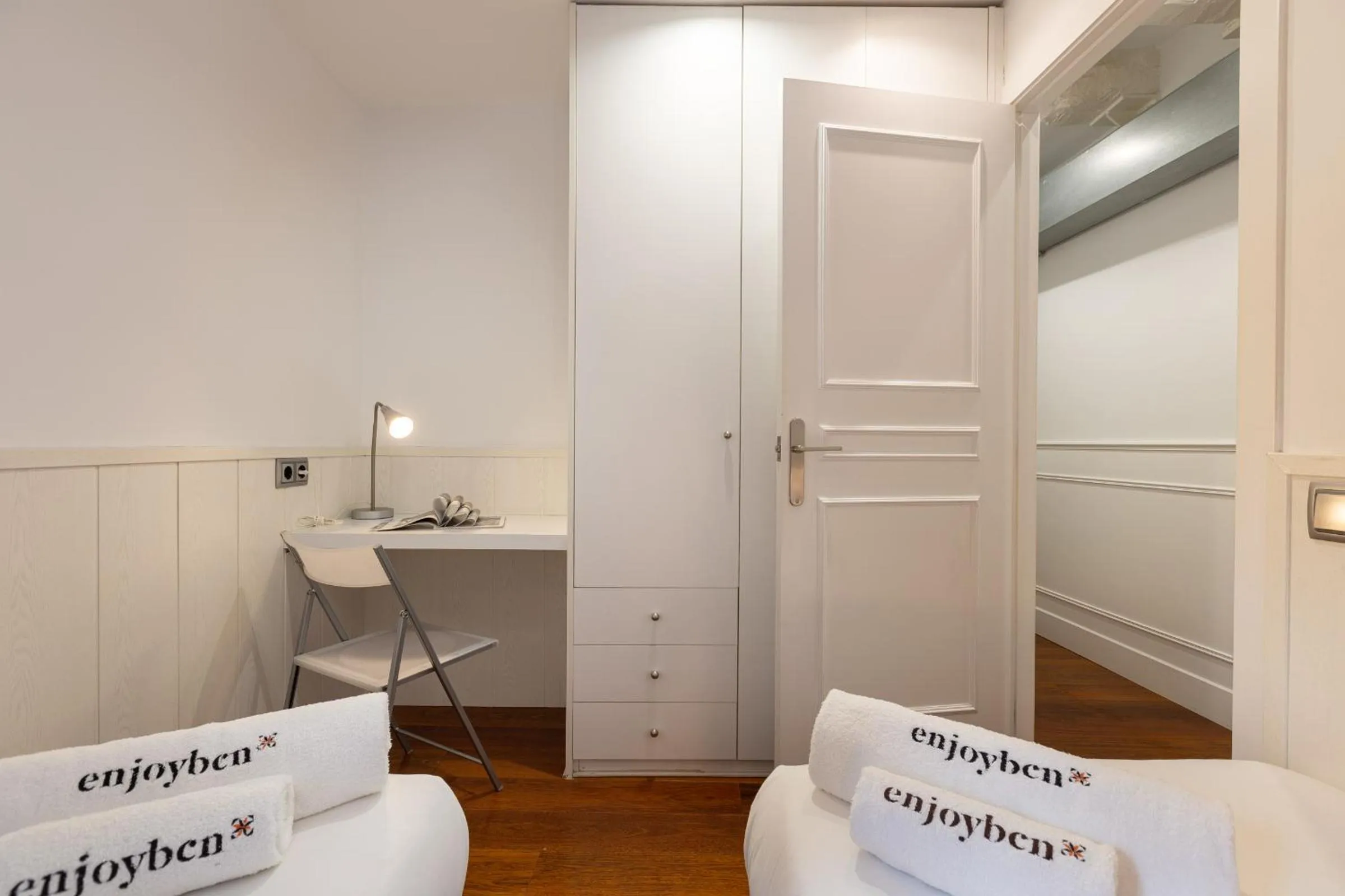 Bed in Enjoybcn Dali Apartments