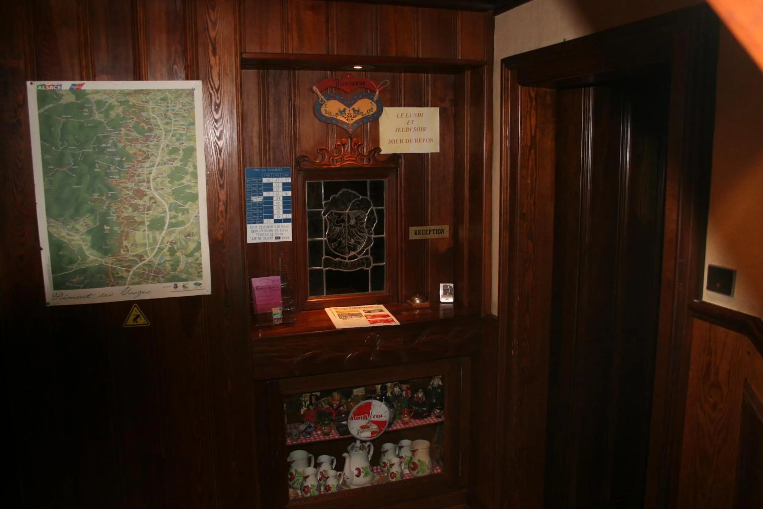 Lobby or reception in Hôtel Restaurant Zum Schnogaloch