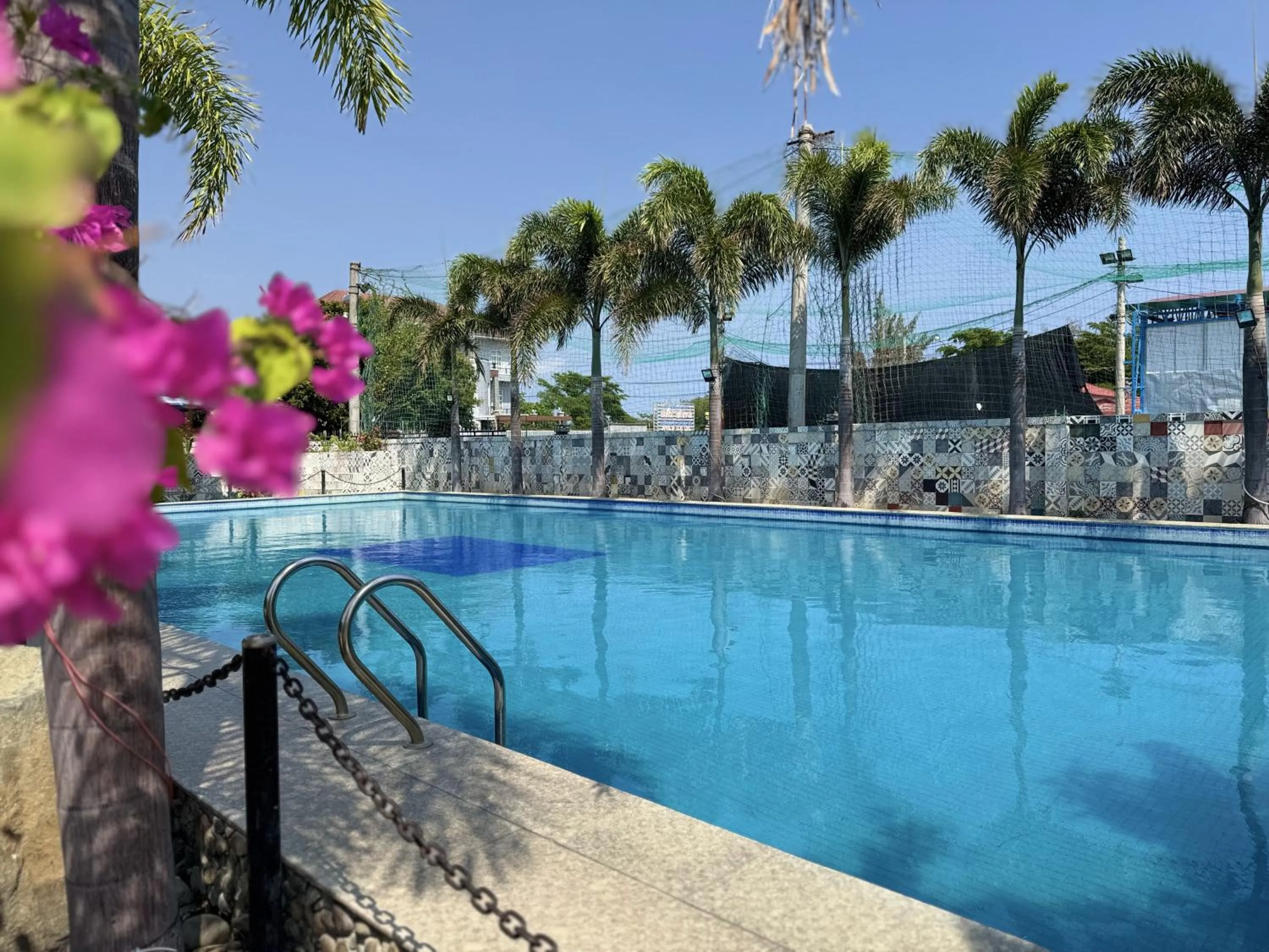 Swimming pool in Ninh Chu 2 Hotel