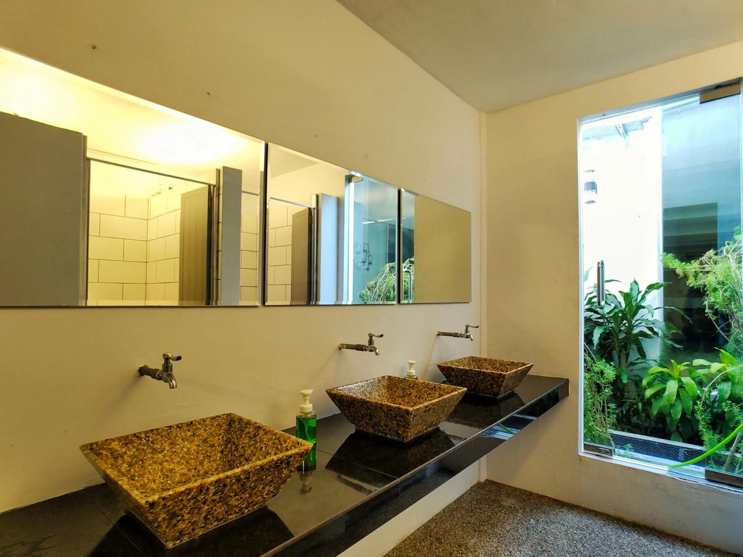 Bathroom in Beds In Garden Hostel