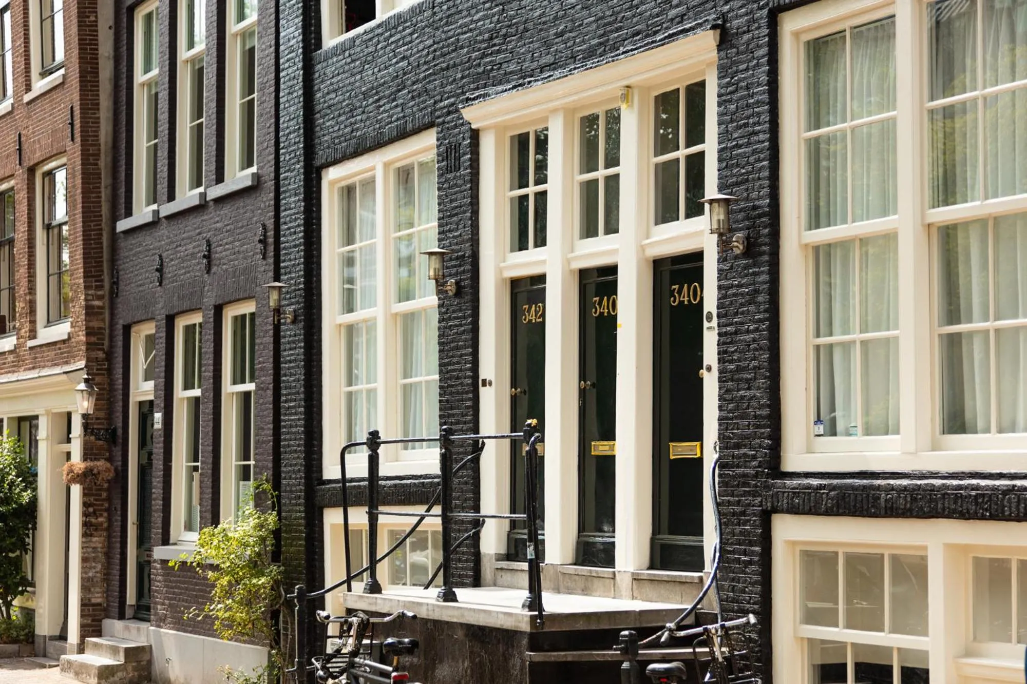 Property building in Canal Wow Suites Amsterdam