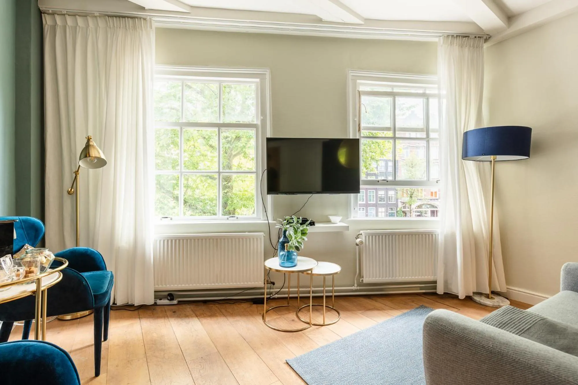 TV and multimedia in Canal Wow Suites Amsterdam