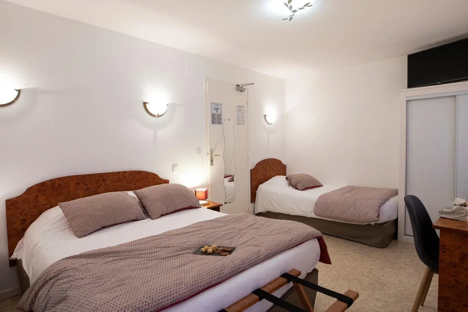 Twin Room in Logis Chez Germaine Twin Room in Logis Chez Germaine