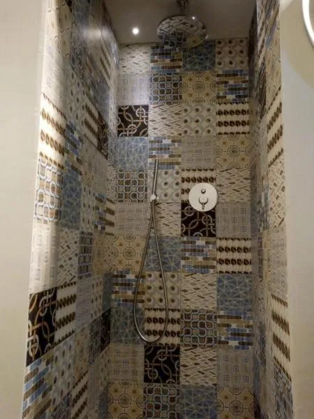 Shower in Albergo Aquila