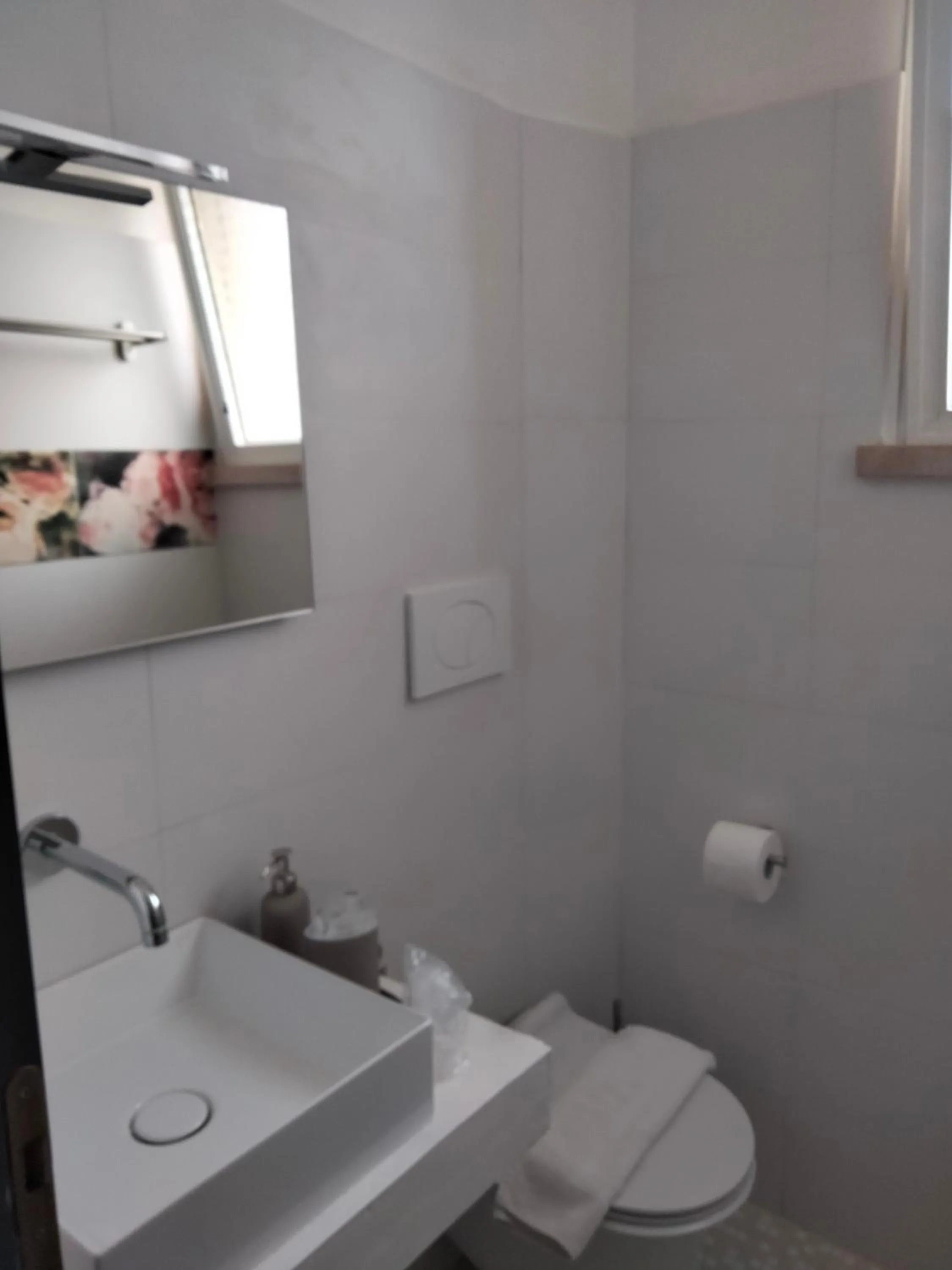 Bathroom in Albergo Aquila