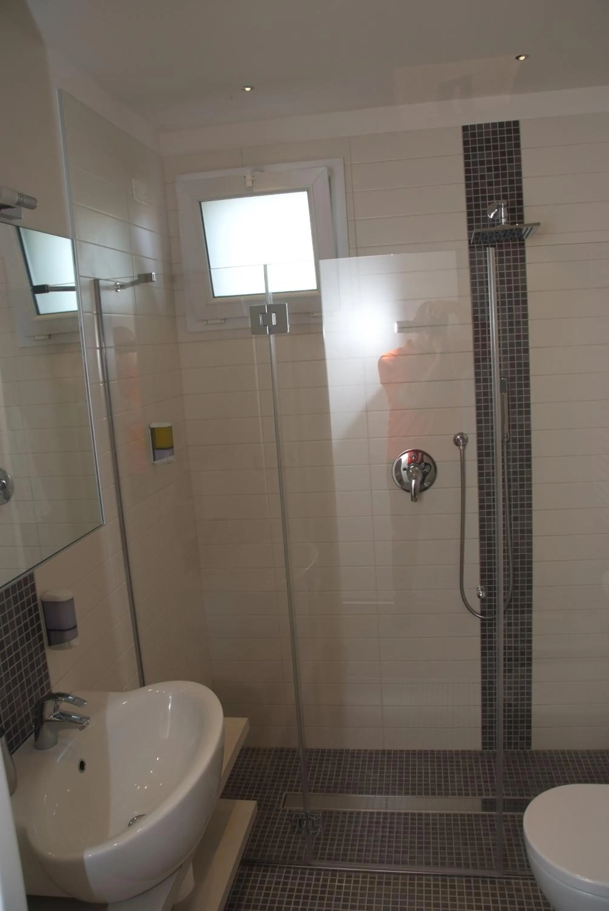 Bathroom in Albergo Aquila